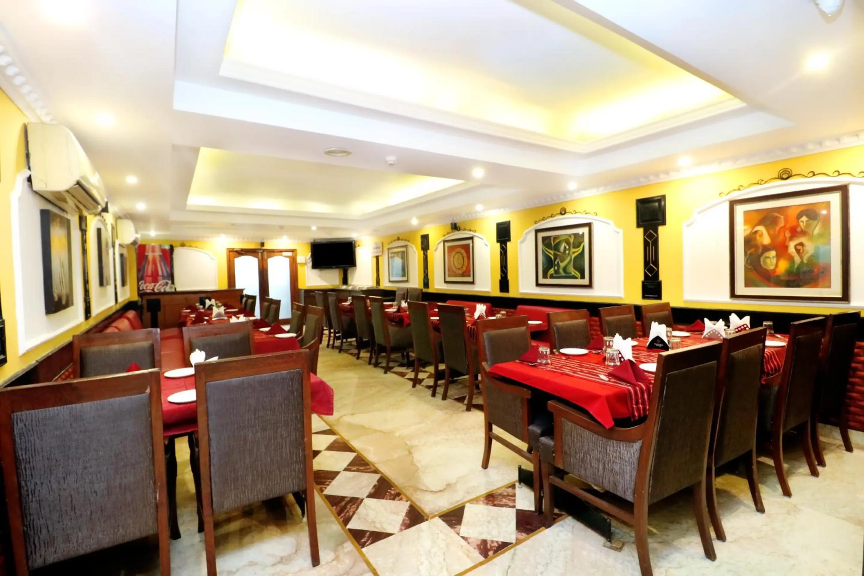 Restaurant/places to eat in Hotel City Heart Premium