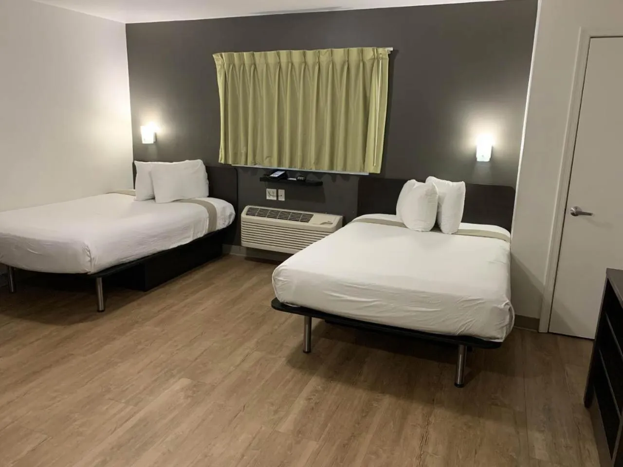 Bedroom, Bed in Studio 6-Hampton, VA - Langley AFB Area