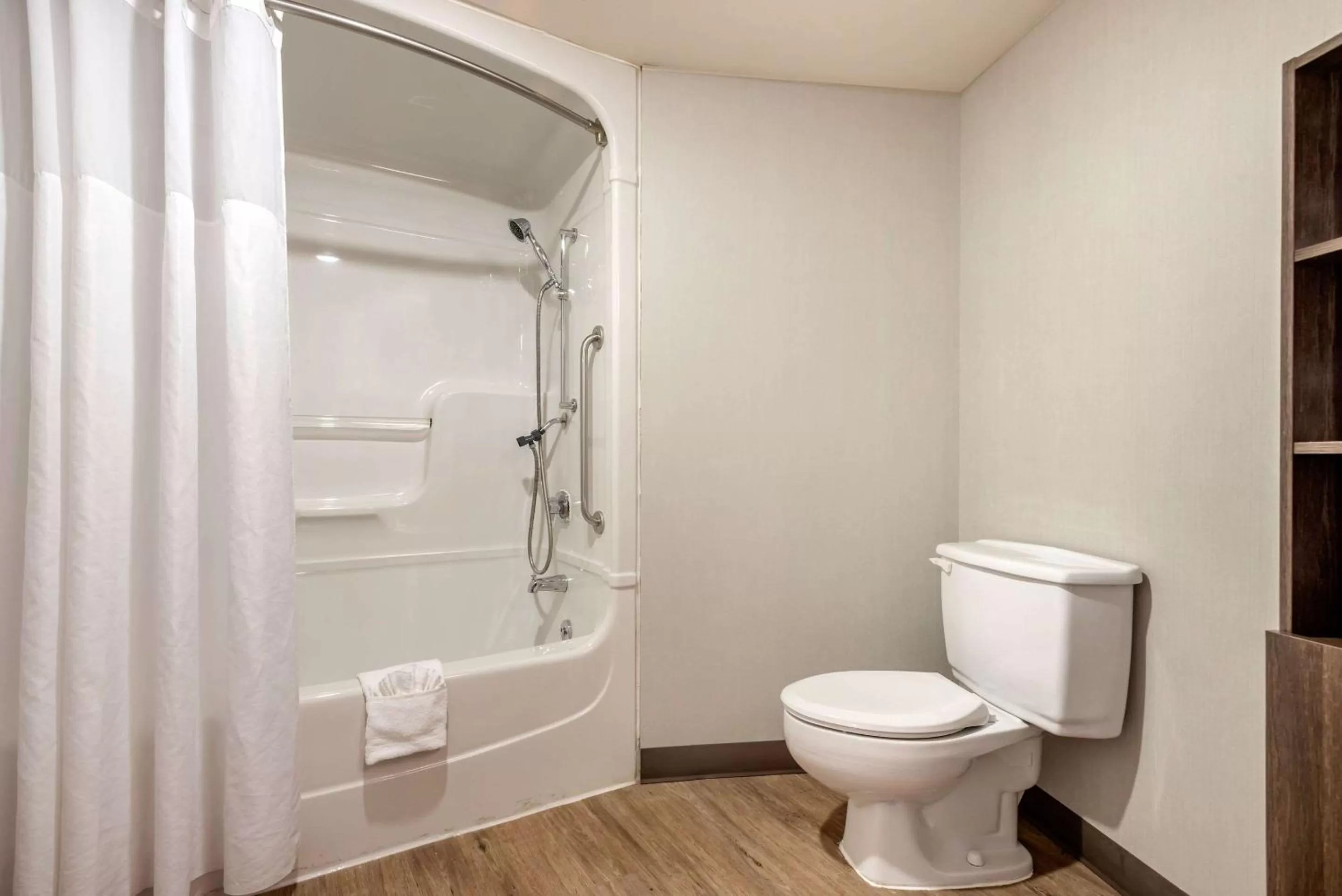 Bathroom in Quality Suites