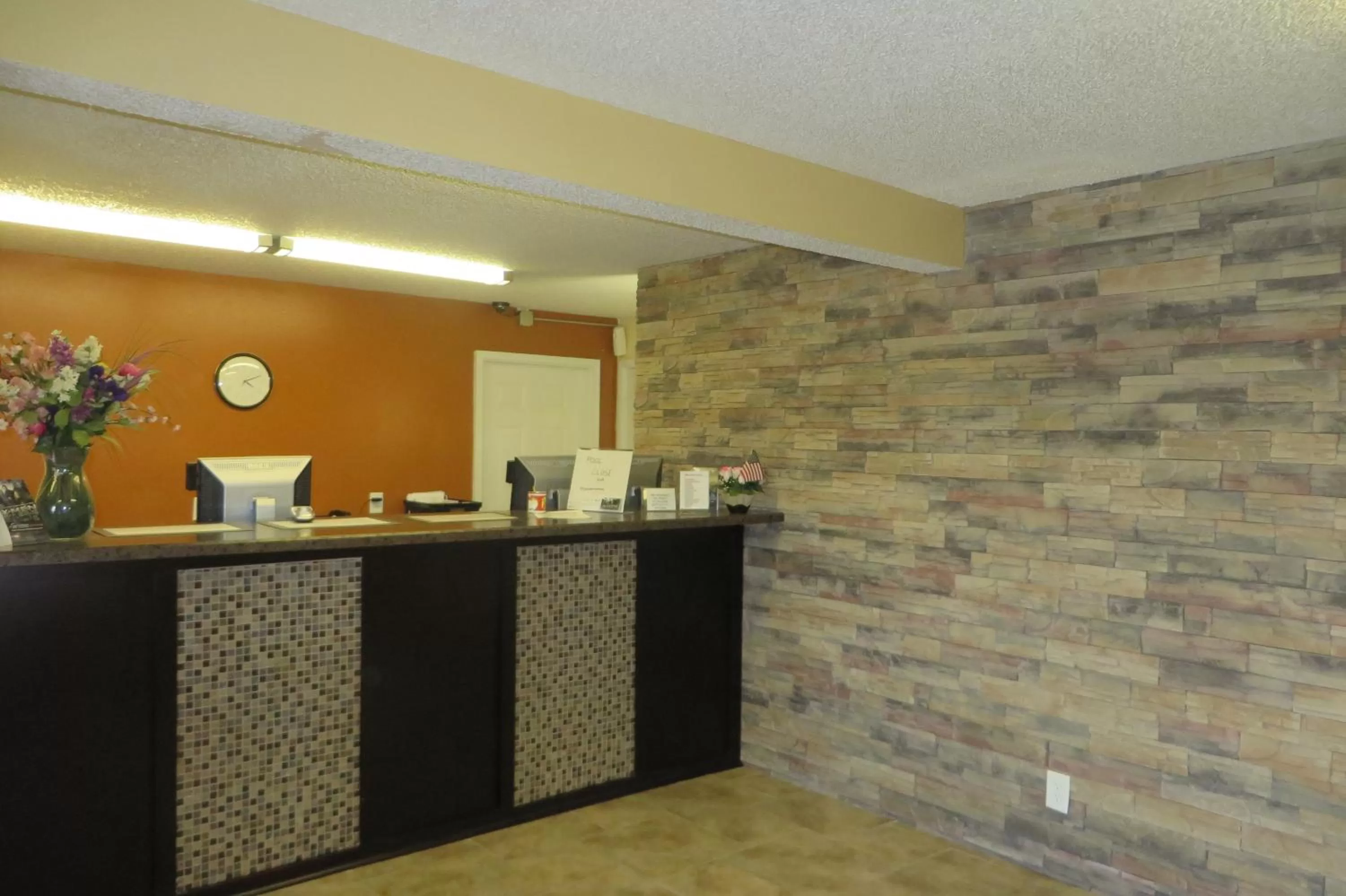 Lobby or reception in Super 8 by Wyndham Grinnell IA