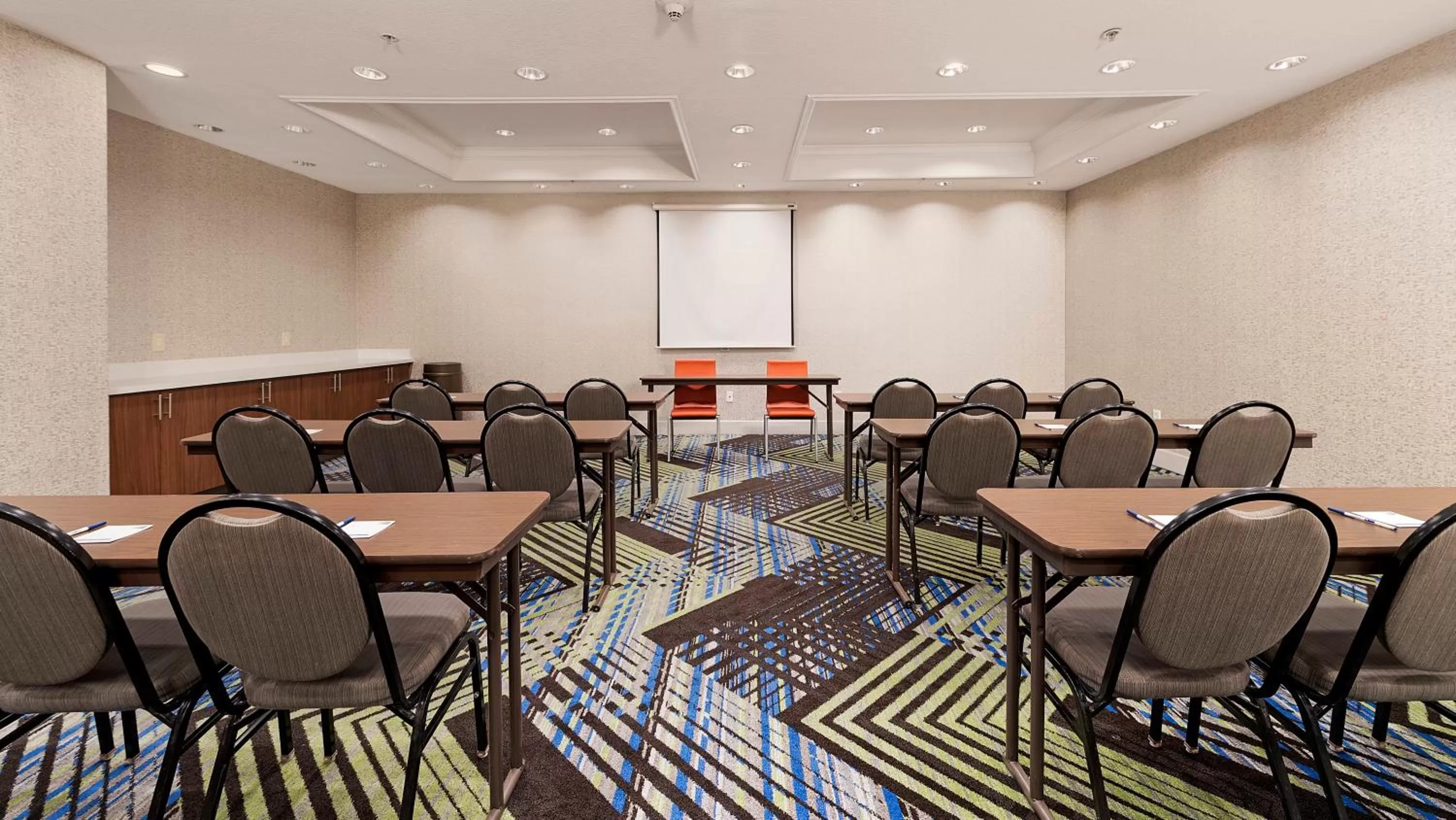 Meeting/conference room in Holiday Inn Express Hotel and Suites Conroe by IHG
