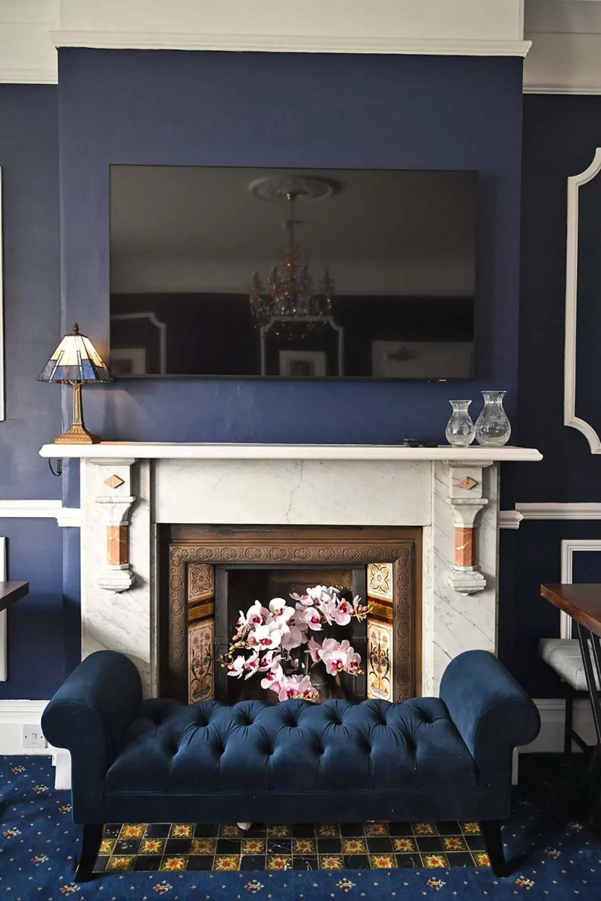 Lounge or bar in The Hathaways