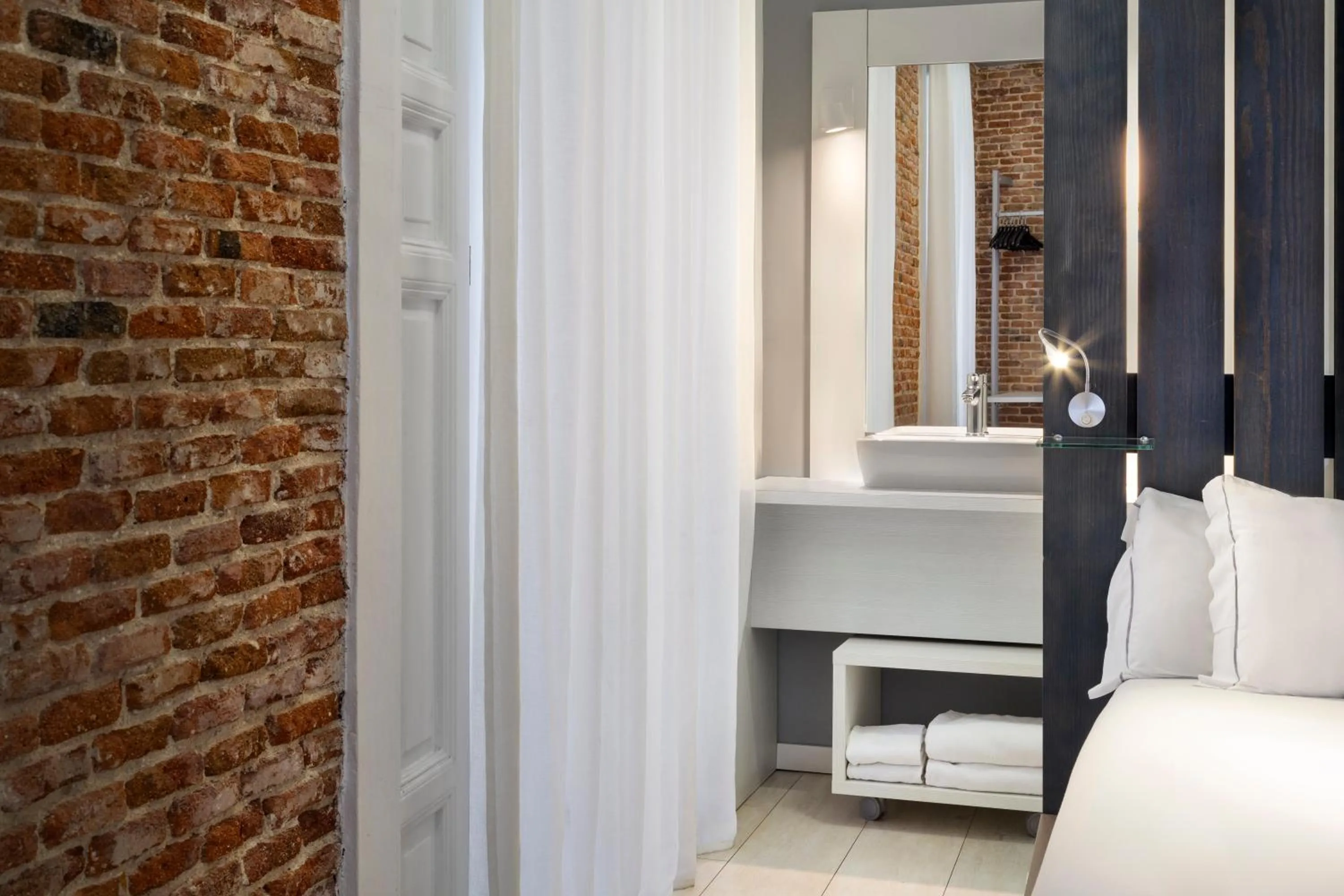 Bathroom, Bed in B&B HOTEL Madrid Centro Fuencarral 52