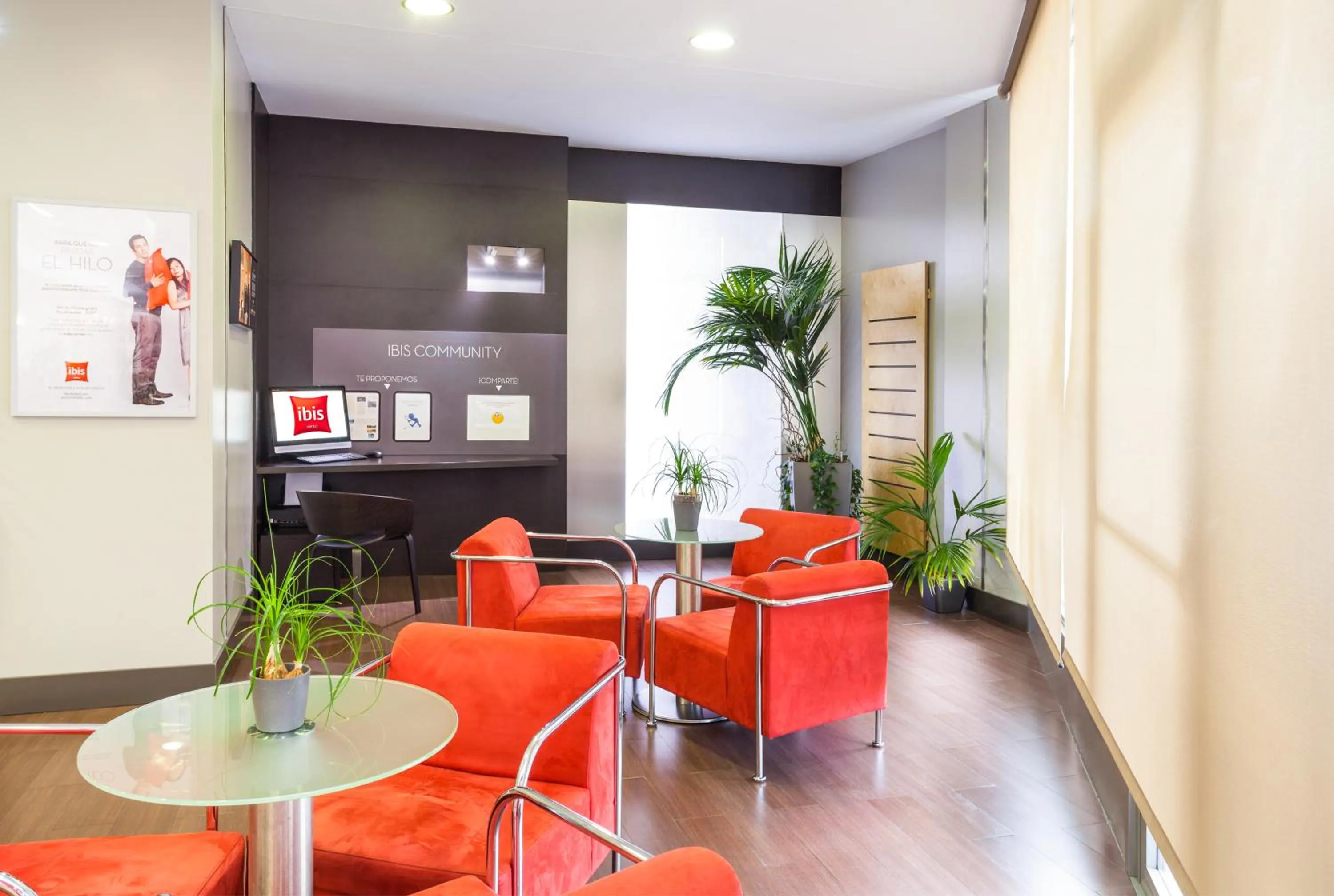 Lobby or reception in Ibis Madrid Alcobendas