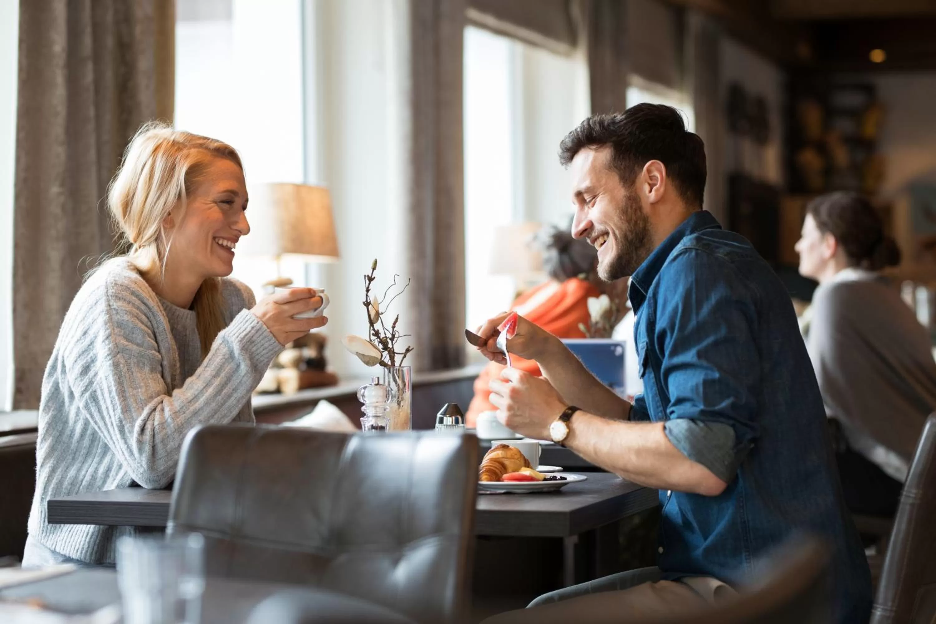 People in ROBINSON AROSA - Adults only