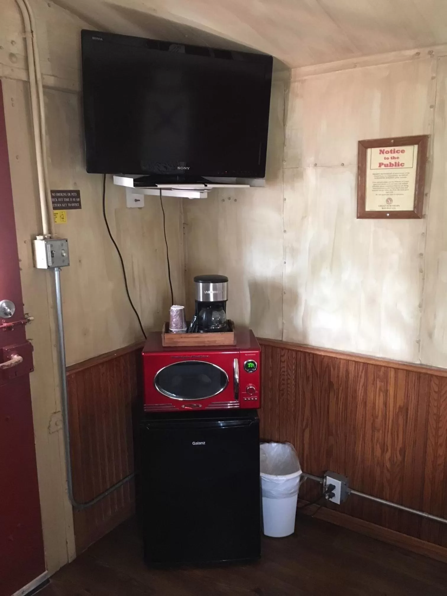 TV and multimedia in The Canyon Motel & RV Park