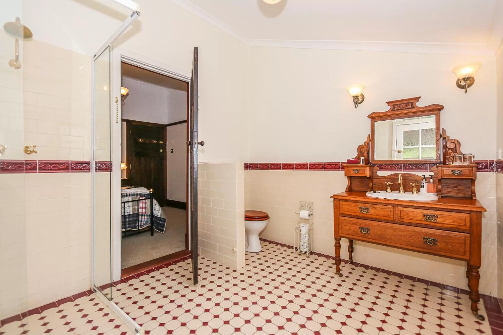 Shower in Rosebridge House Bed & Breakfast Adult Retreat