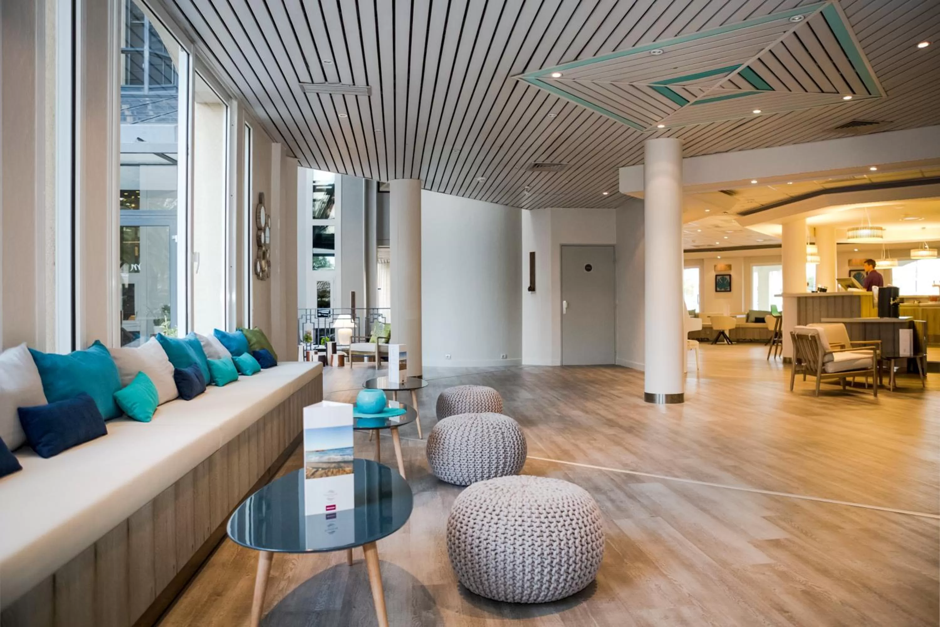 Lounge or bar in Mercure Thalasso & Spa Port Fréjus