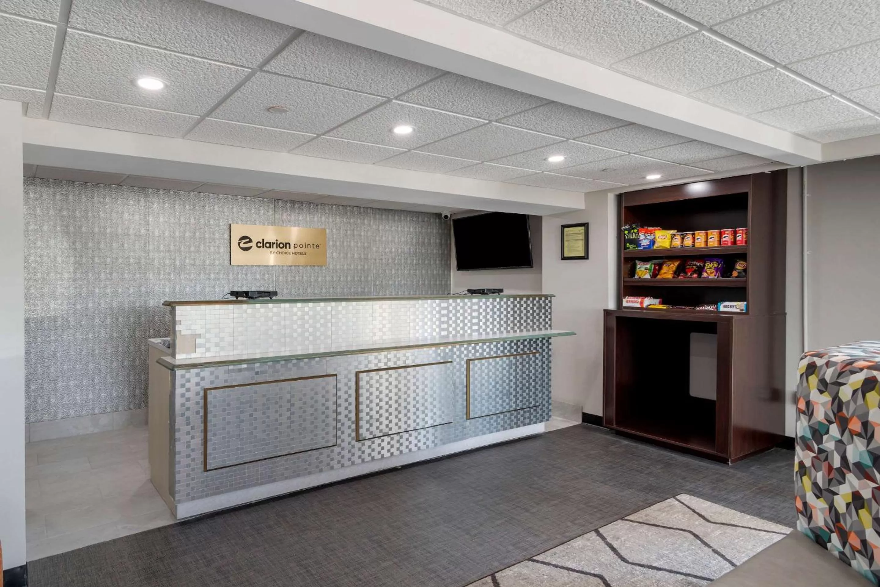 Lobby or reception in Clarion Pointe McDonough