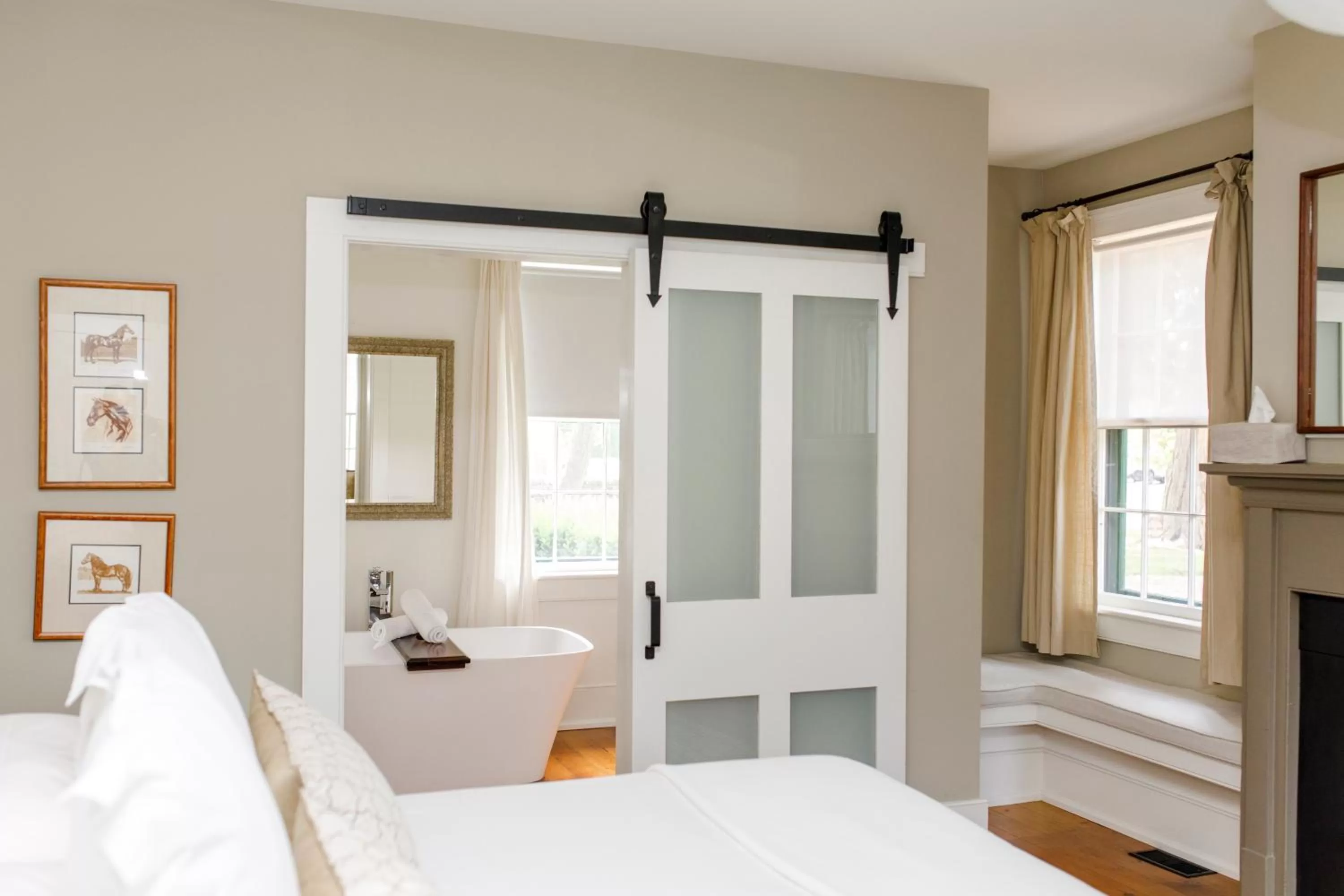 Bed in Woodbourne Inn