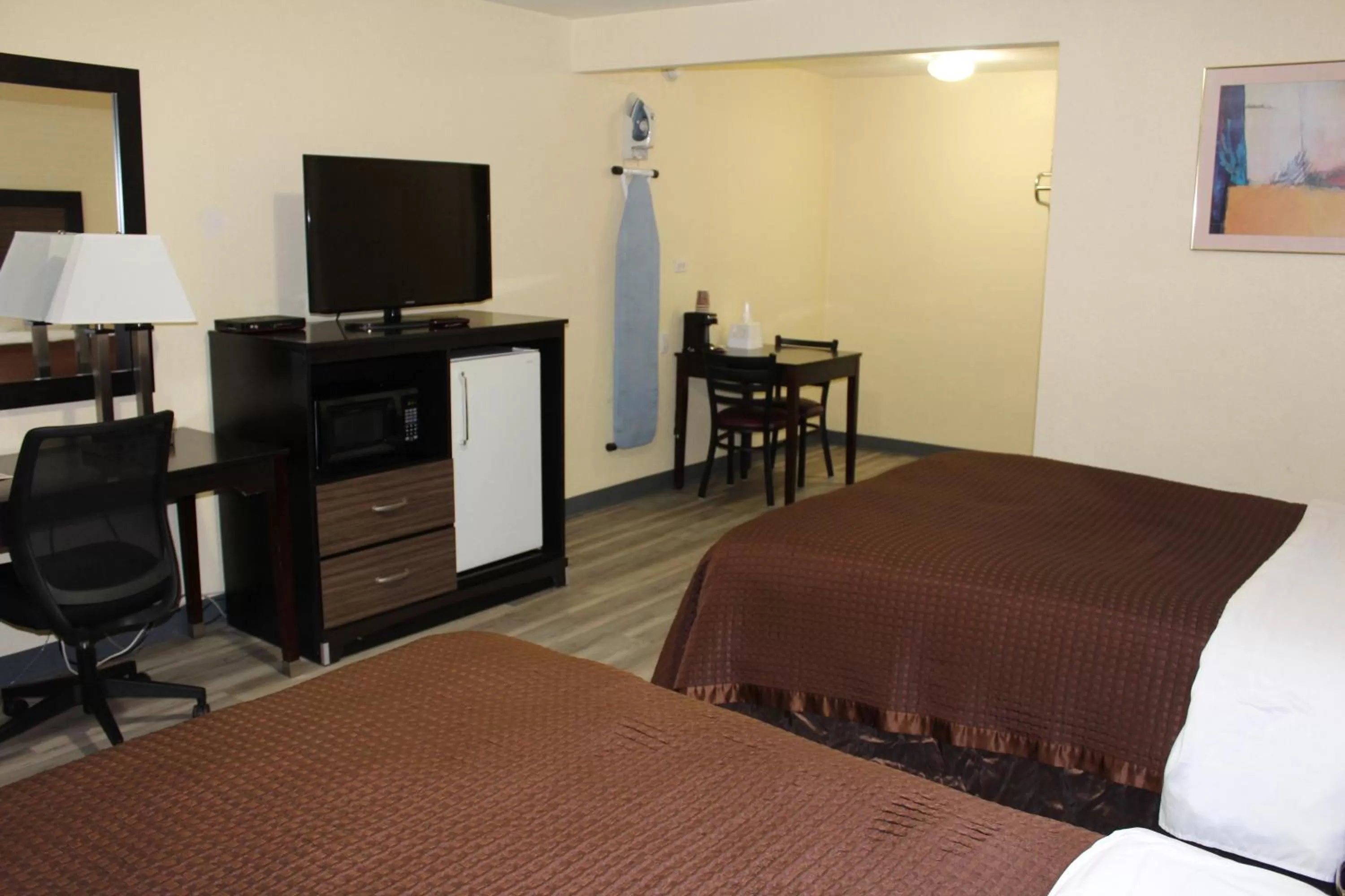 TV and multimedia, Bed in Rodeway Inn Medford South I-5