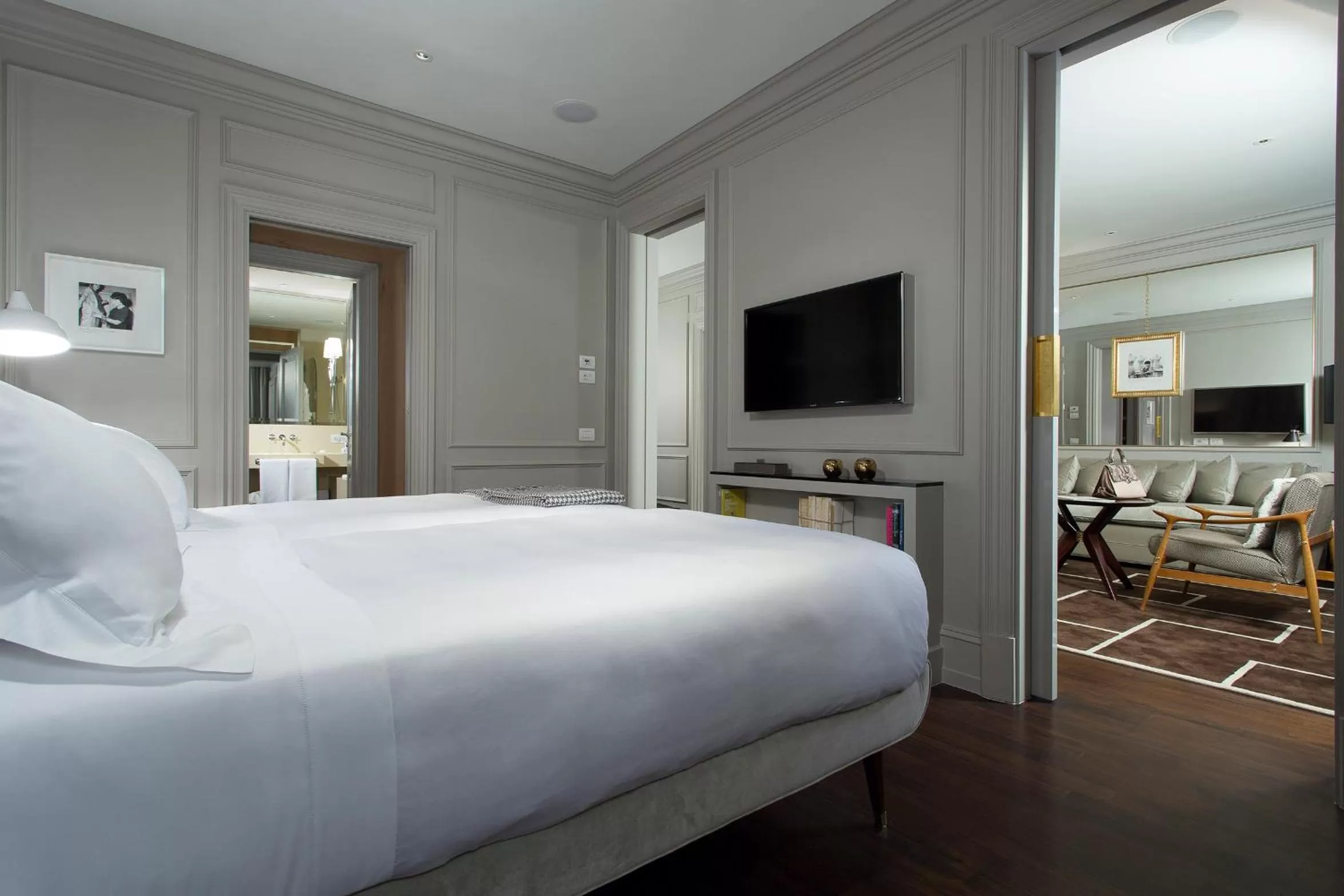 Photo of the whole room, Bed in Portrait Firenze - Lungarno Collection