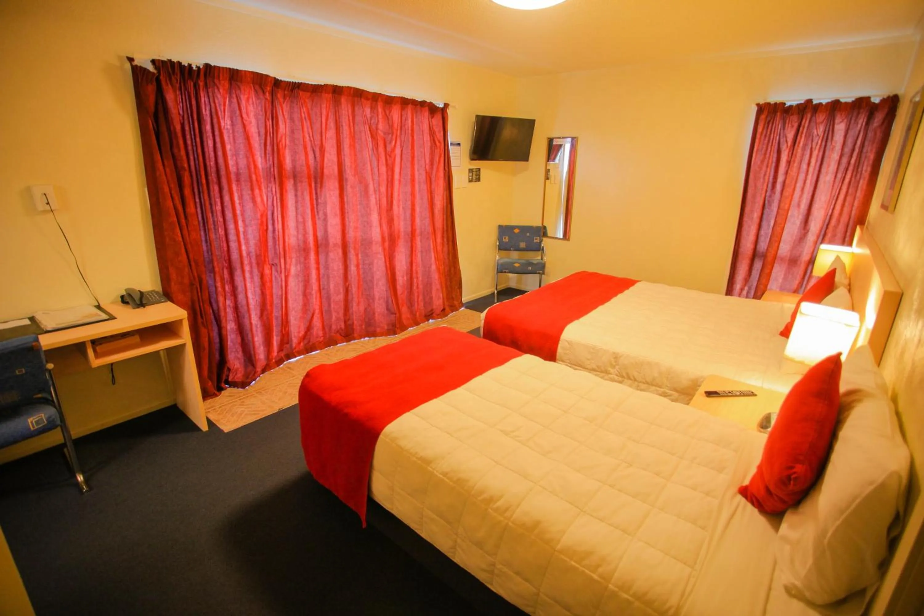 Living room, Bed in Abbots Hamilton – Hotel and Conference Centre