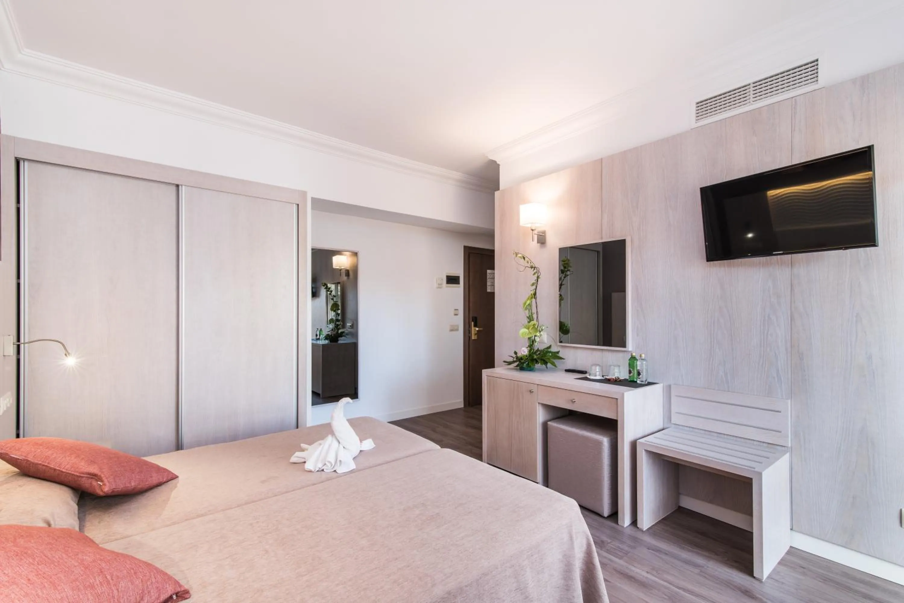 TV and multimedia in Hotel Baviera