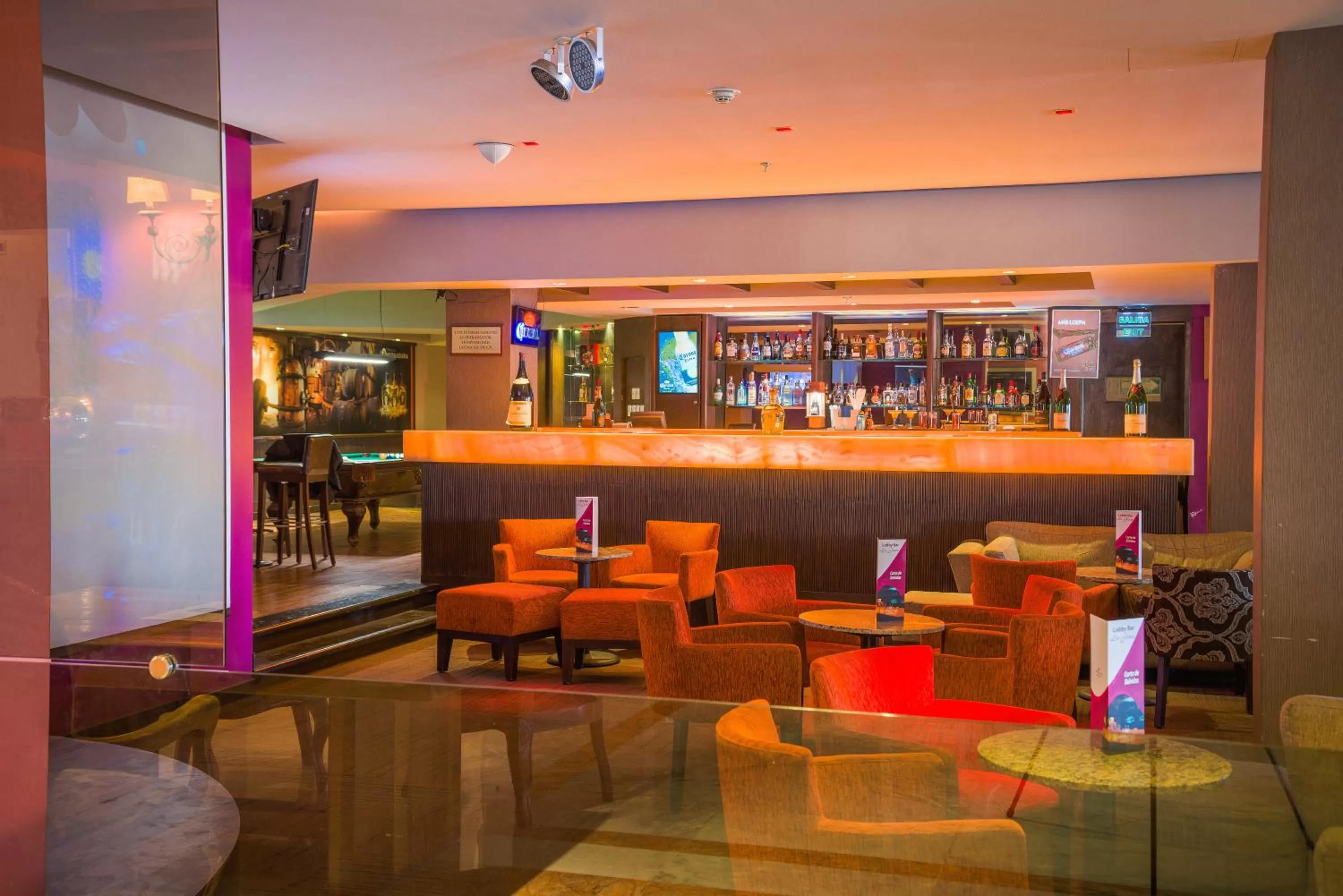 Lounge or bar in Holiday Inn Guadalajara Expo Plaza del Sol by IHG