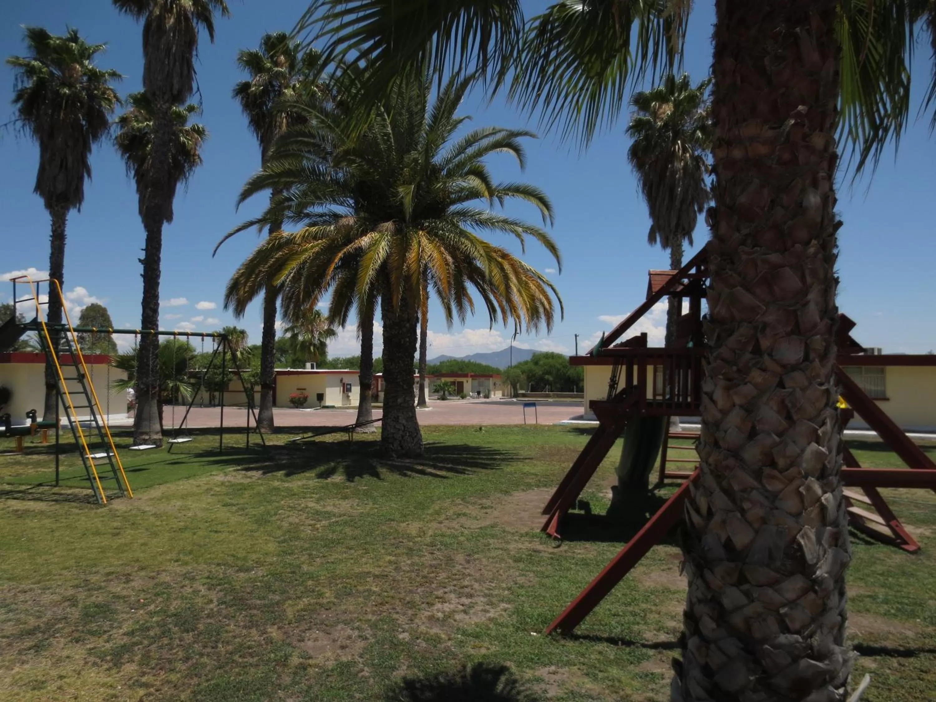 Day in Hotel Las Palmas Midway Inn