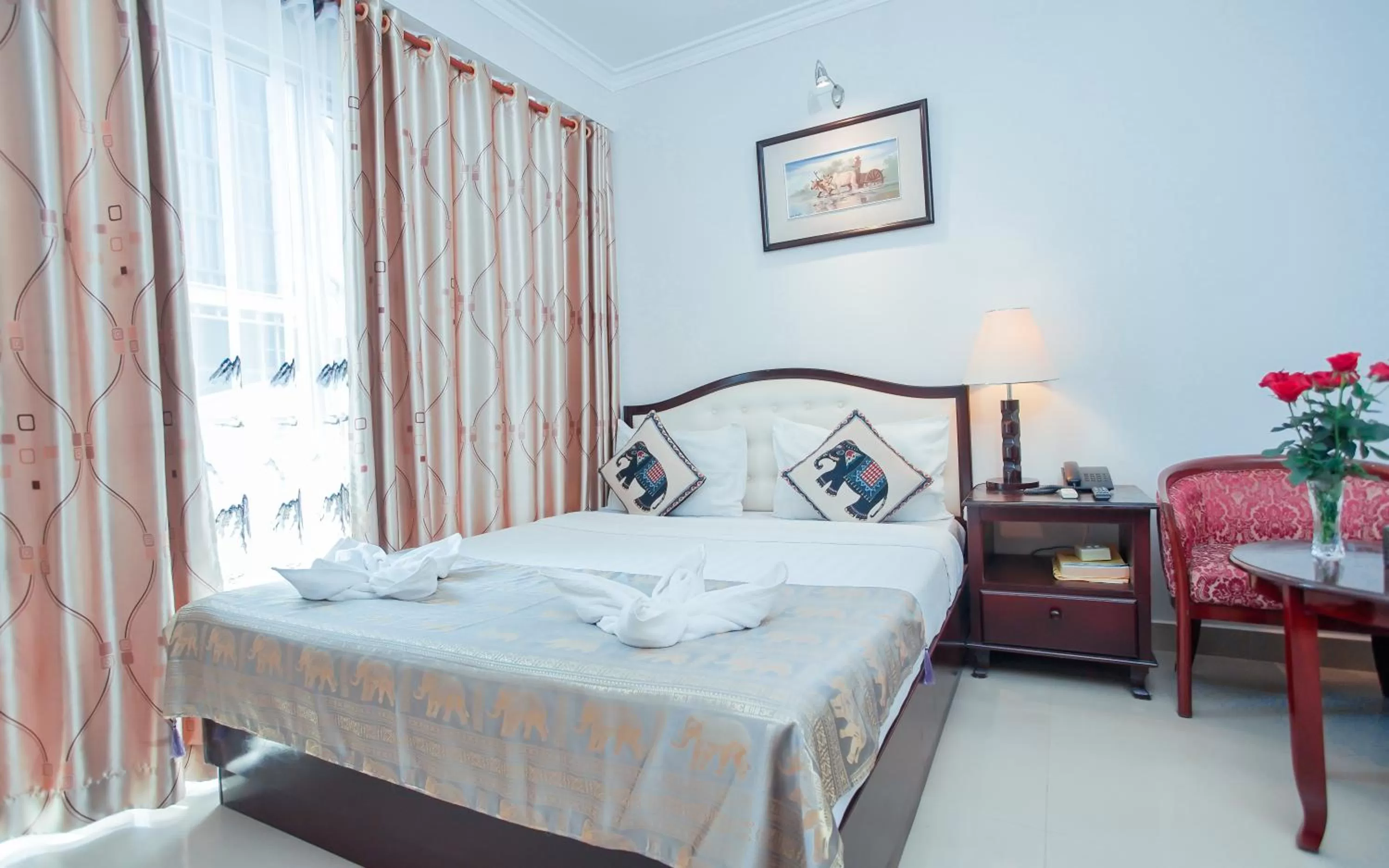 Bed in Silver Mounts Hotel