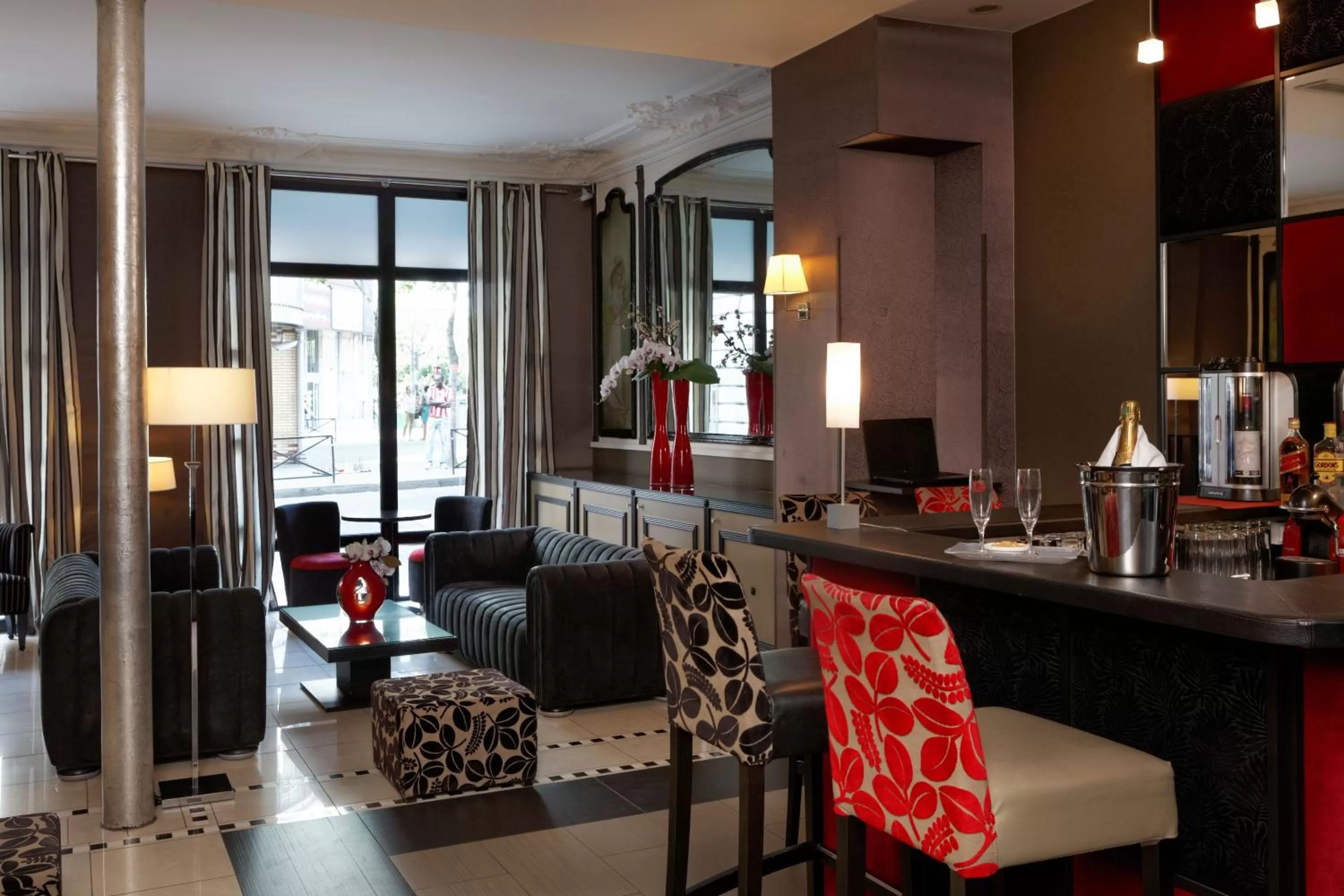 Lounge or bar in Hotel Eiffel Seine
