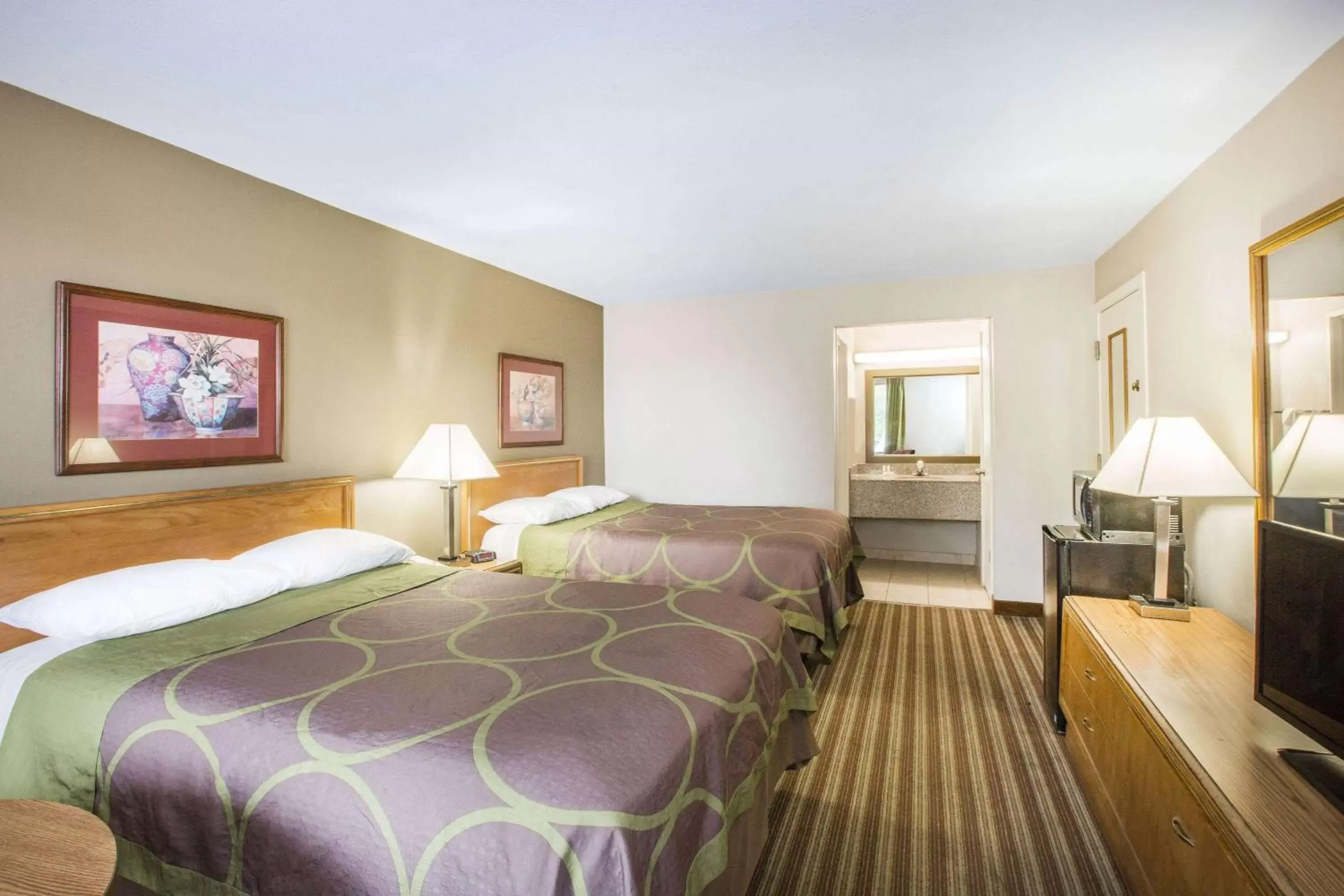 Double Room - Disability Access/Non-Smoking in Super 8 by Wyndham Oxford Double Room - Disability Access/Non-Smoking in Super 8 by Wyndham Oxford