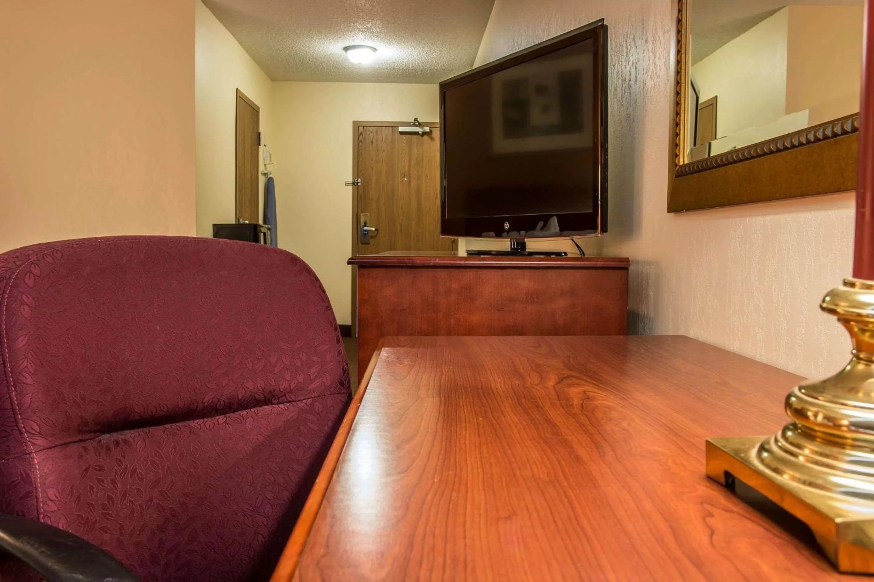 Photo of the whole room in Rodeway Inn Muskegon Airport