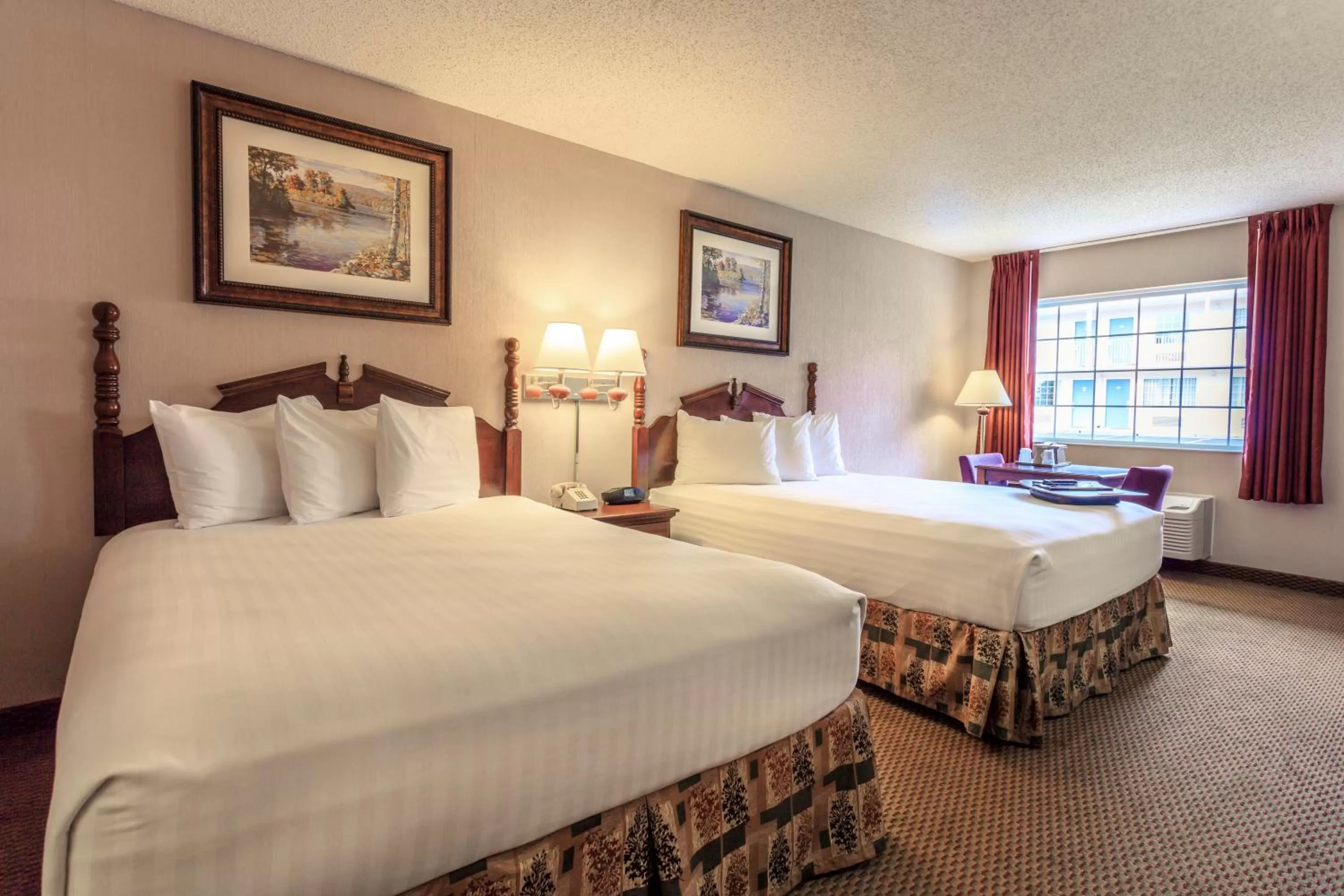 Deluxe Double Queen Bed (Ground Level) in Angel Inn - Central