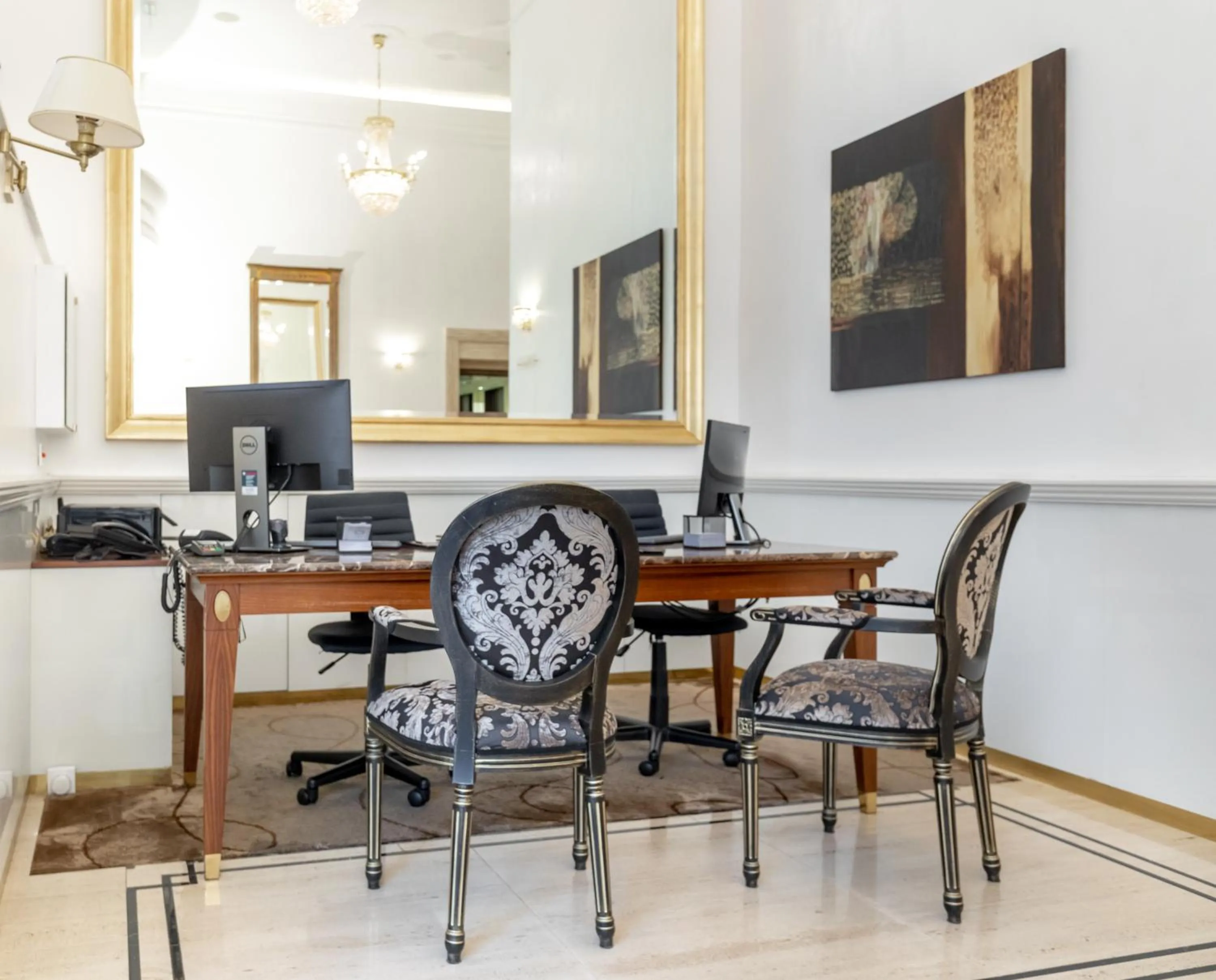 Lobby or reception in Hotel Le Premier