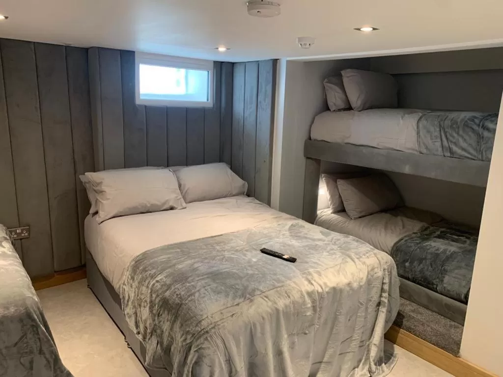 Bed in Belvedere Aparthotel - 83 Mount Pleasant