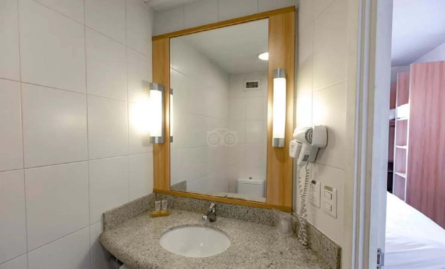 Bathroom in ibis Santiago Providencia