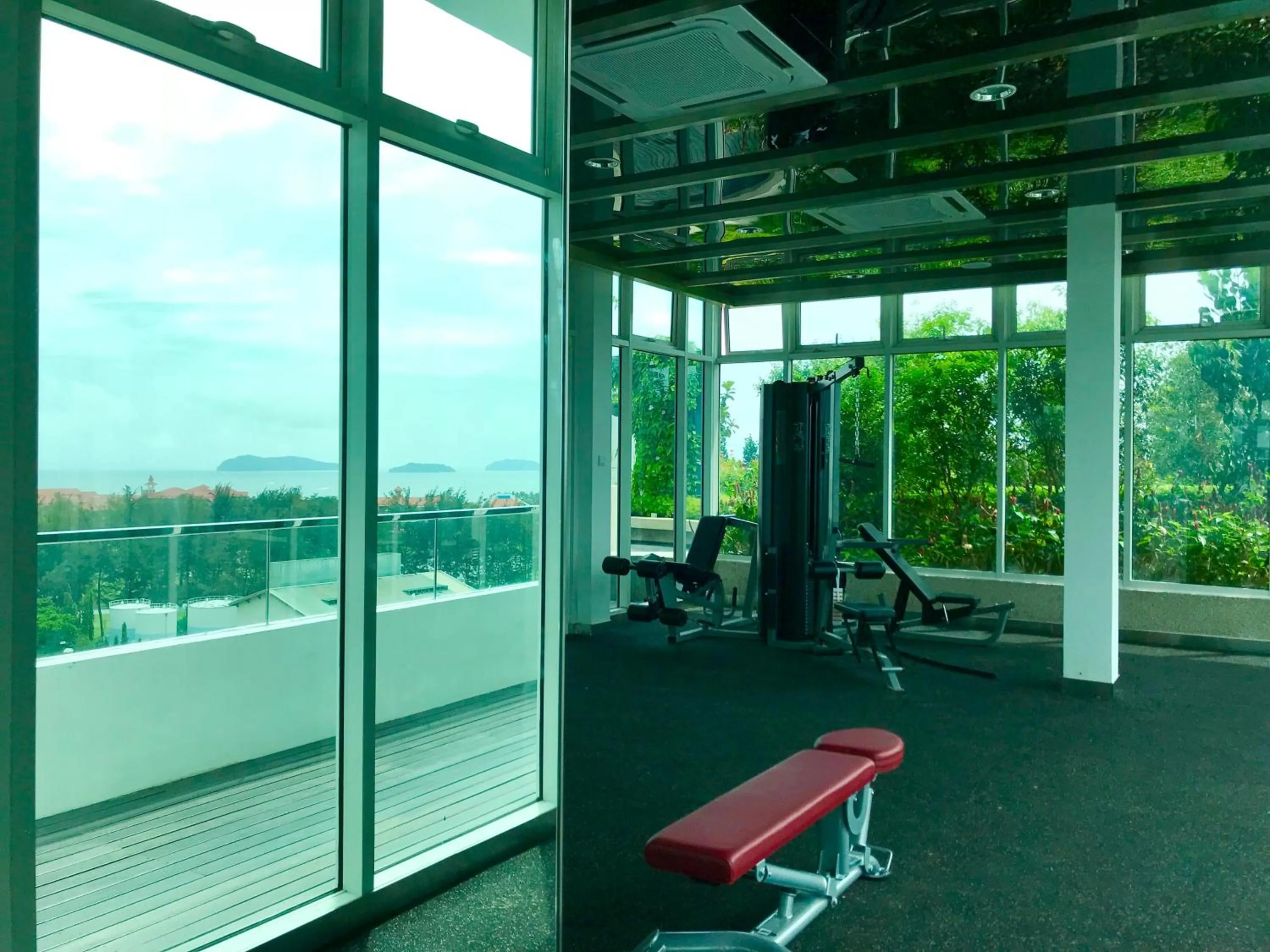 Fitness centre/facilities in Sunset Seaview Vacation Condos @ Infinity Avenue