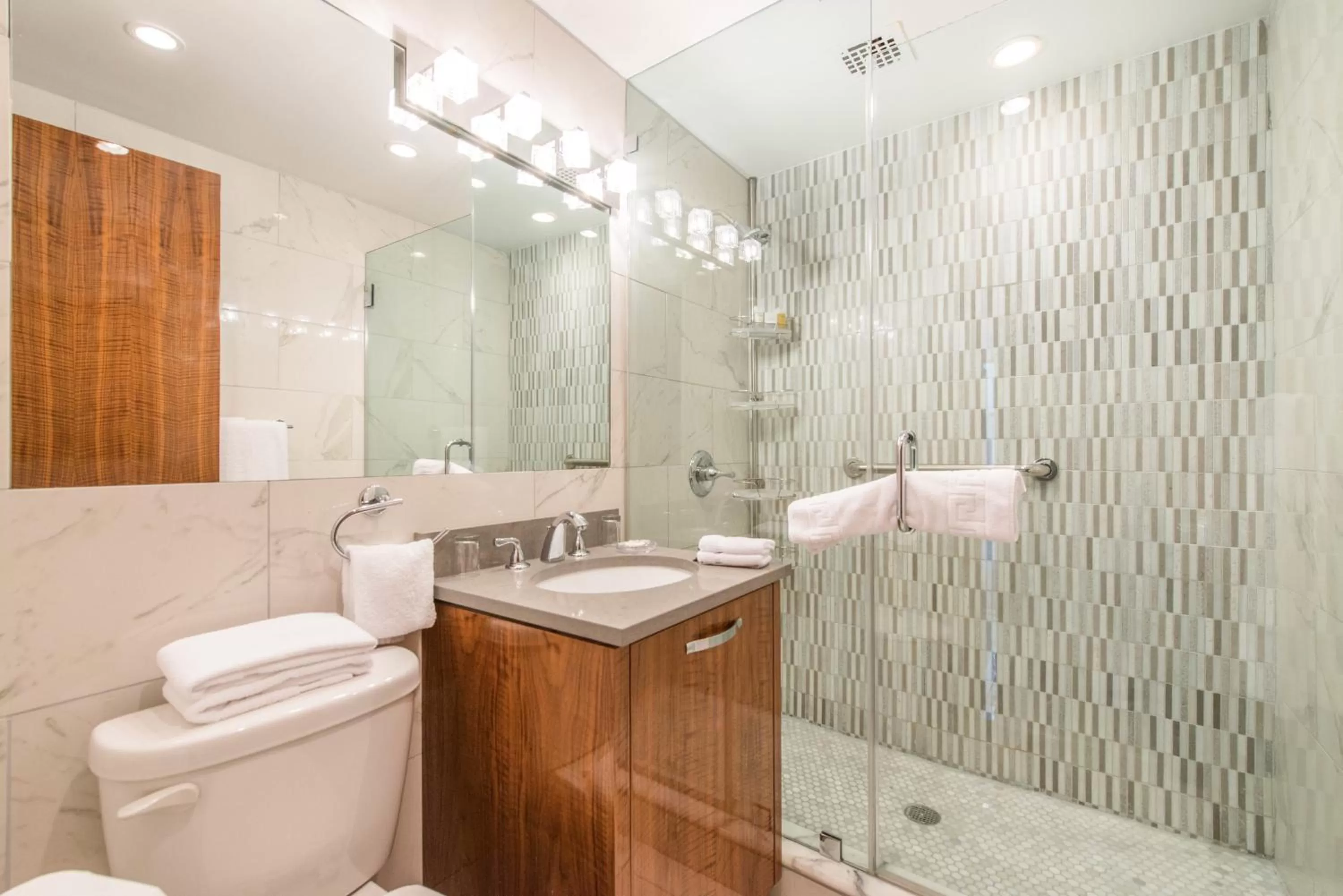 Bathroom in Lombardy Hotel