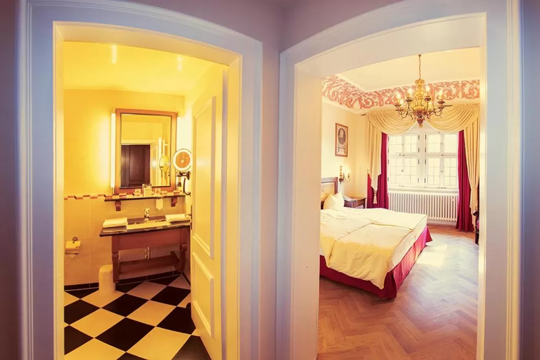 Decorative detail, Bed in Trip Inn Hotel Der Adelshof