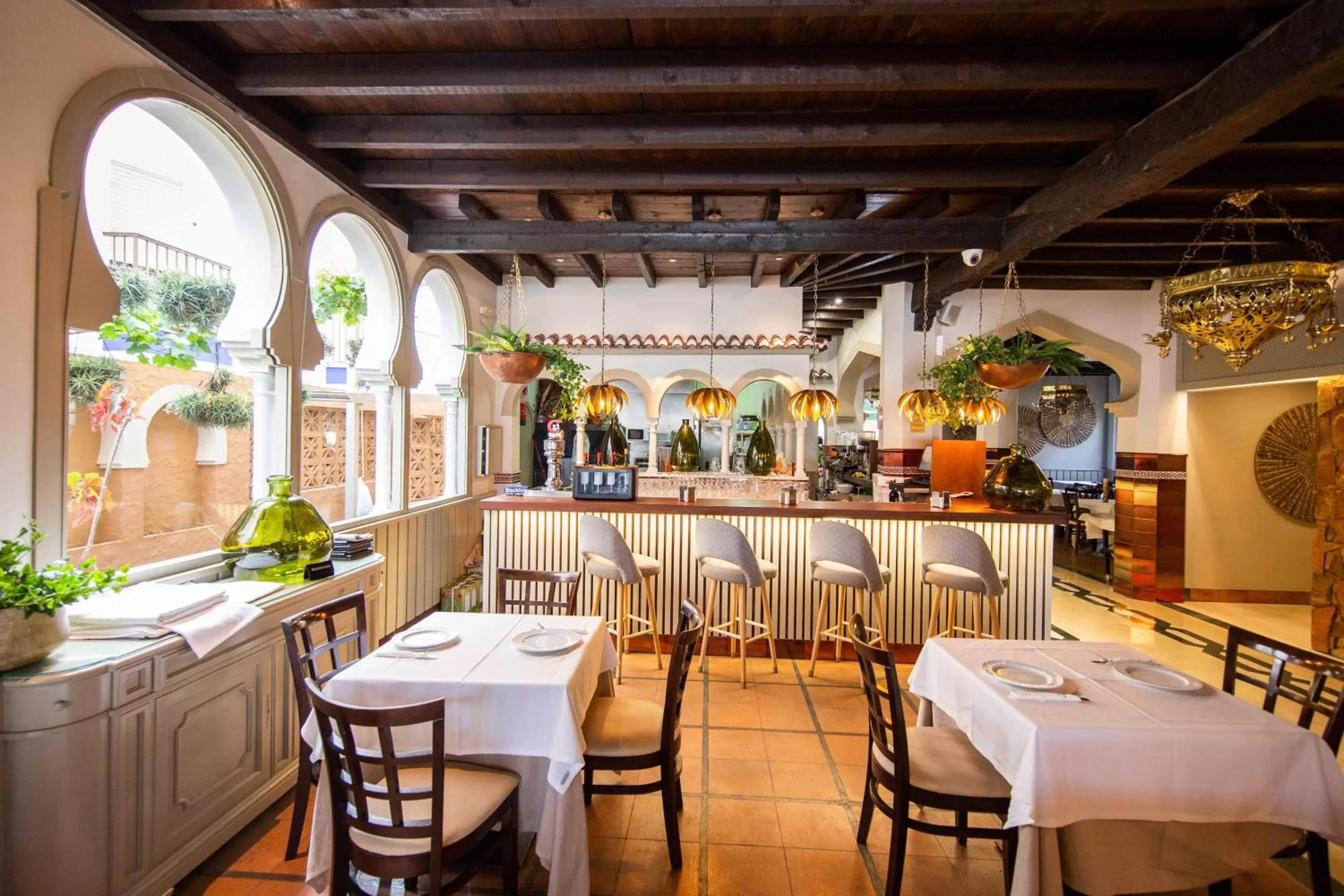 Restaurant/places to eat in Hotel Casablanca