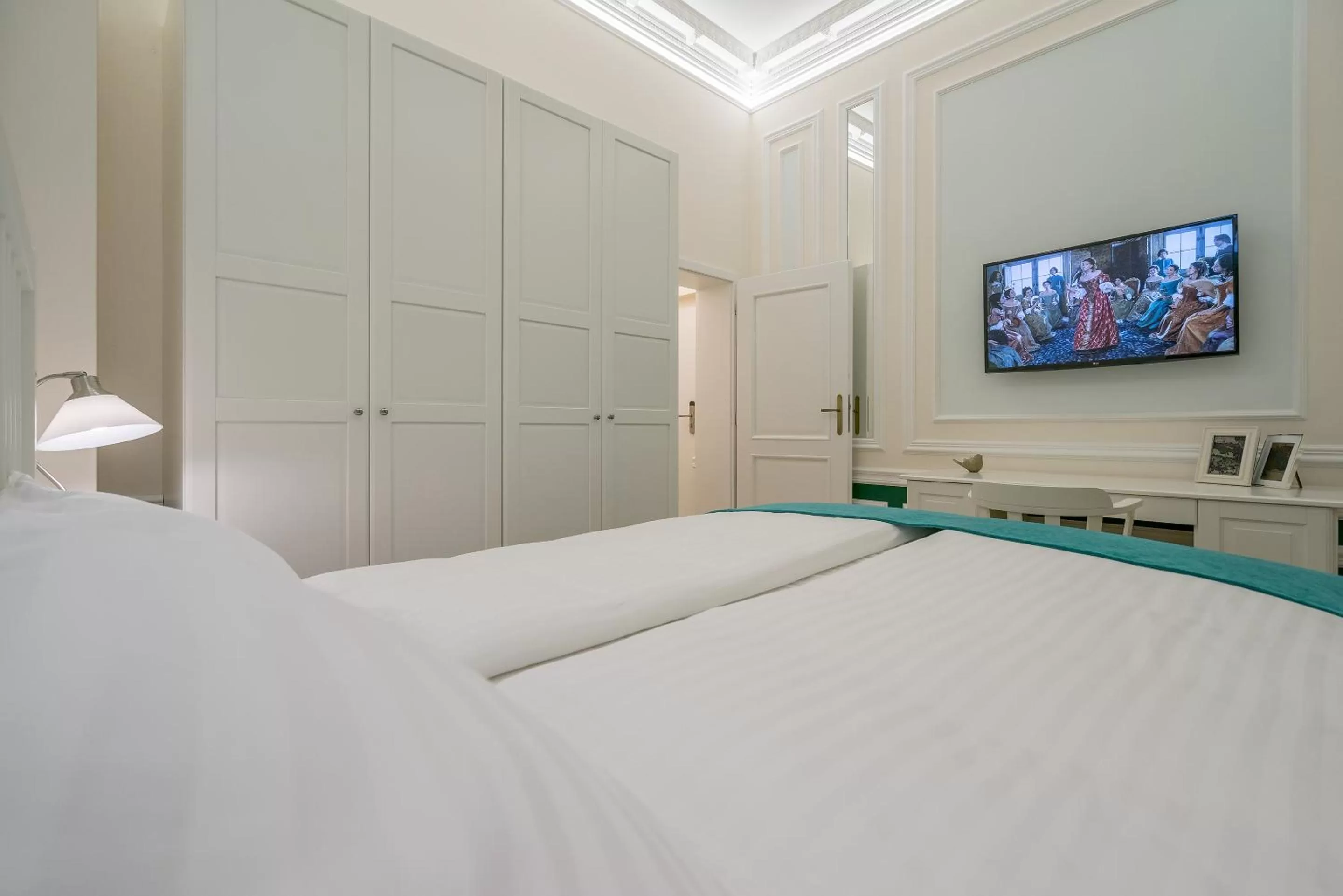 TV and multimedia, Bed in Revelton Suites Karlovy Vary