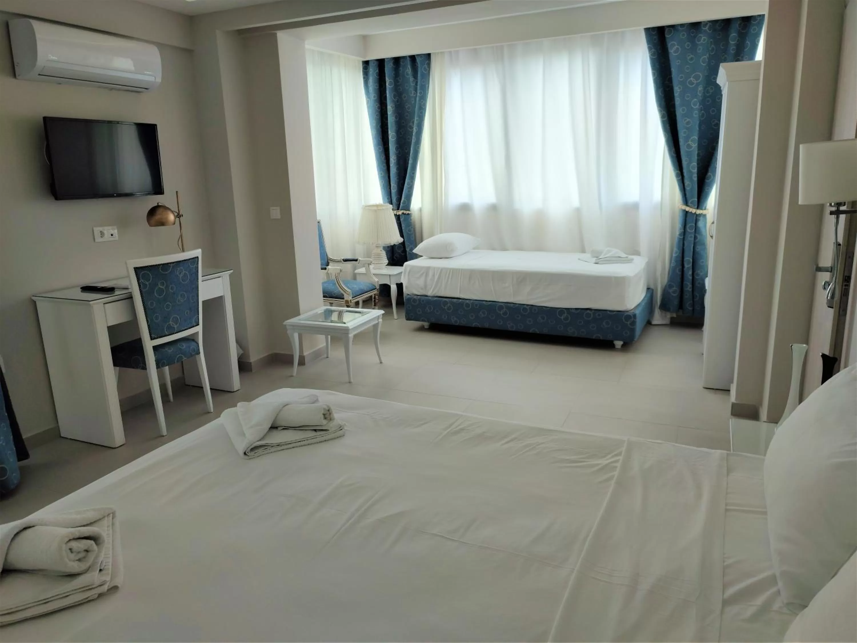 Photo of the whole room, Bed in Light Blue Hotel