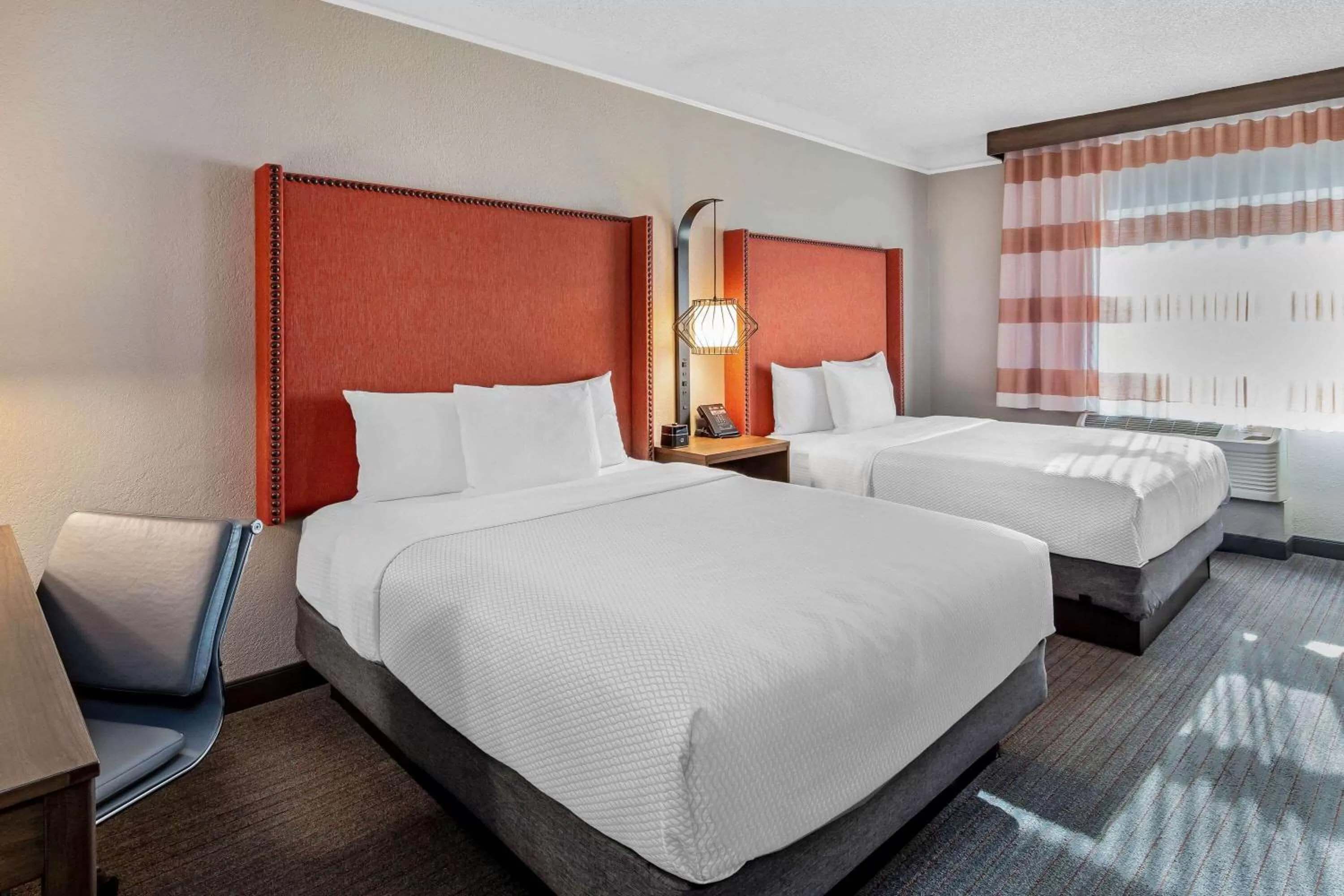 Queen Room with Two Queen Beds - Disability Access in La Quinta by Wyndham San Francisco Airport North - Free Airport Shuttle