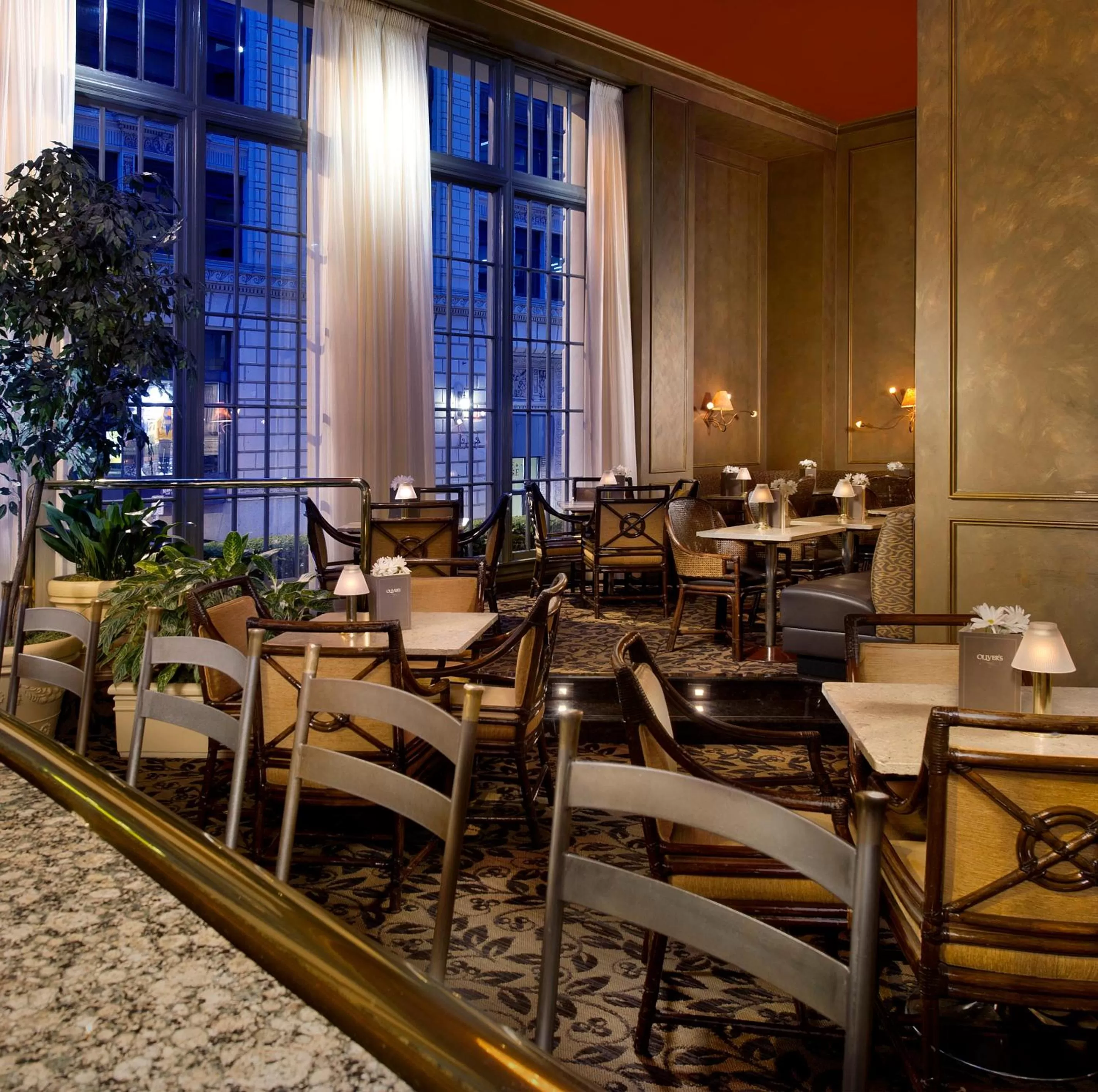 Restaurant/places to eat in Mayflower Park Hotel