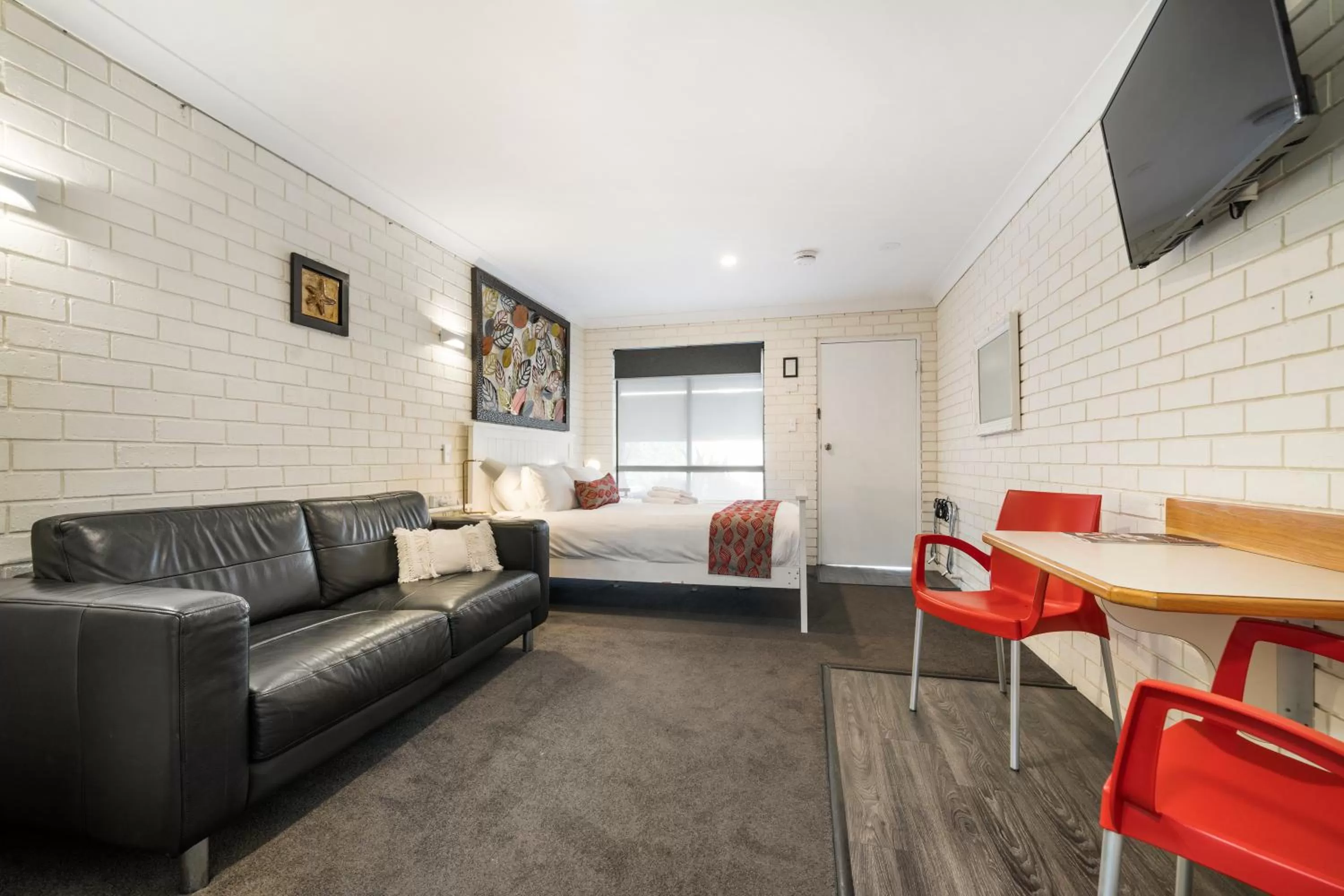 Photo of the whole room, Bed in Esk Wivenhoe Motor Inn