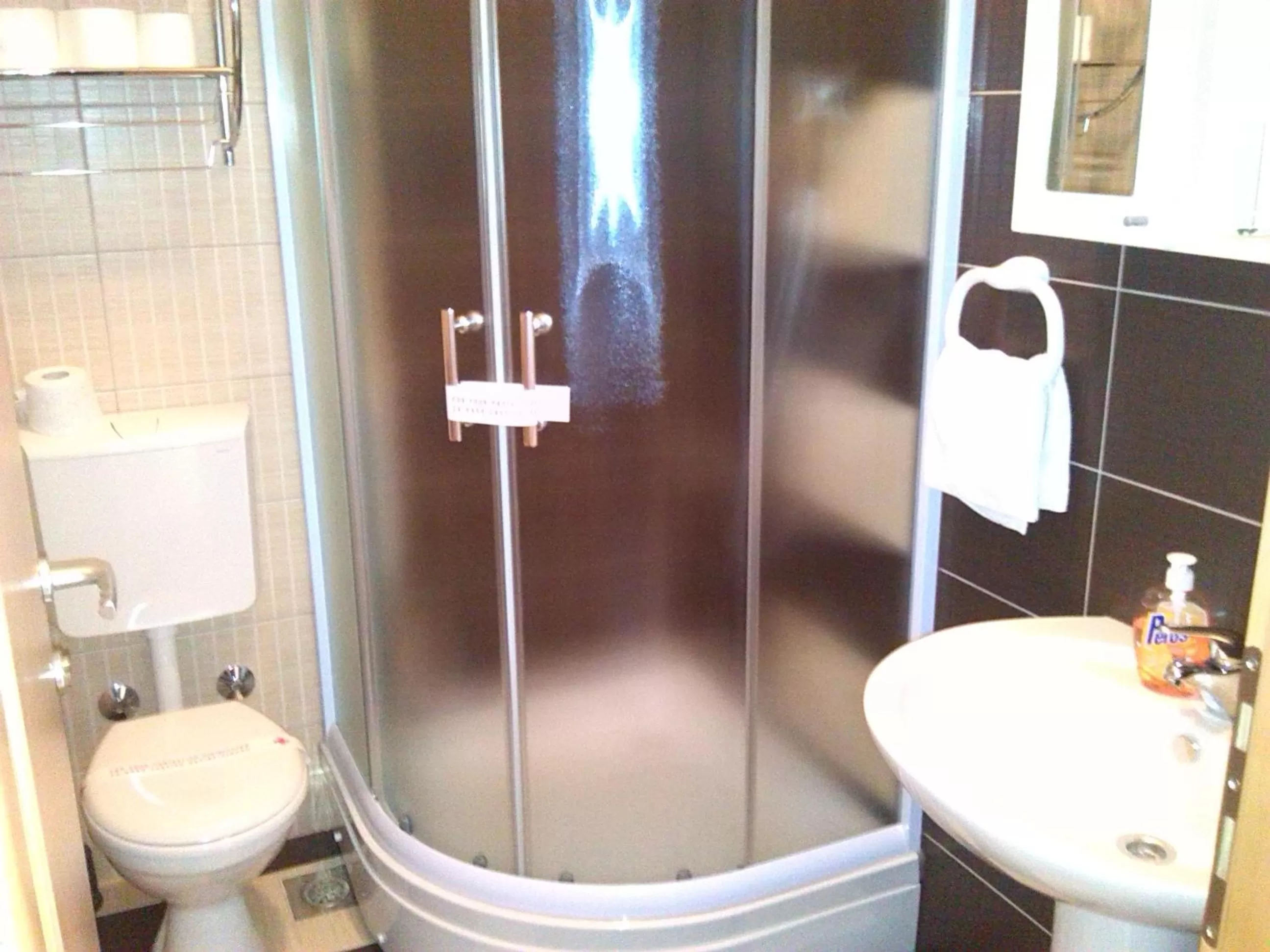 Bathroom in Motel Maks