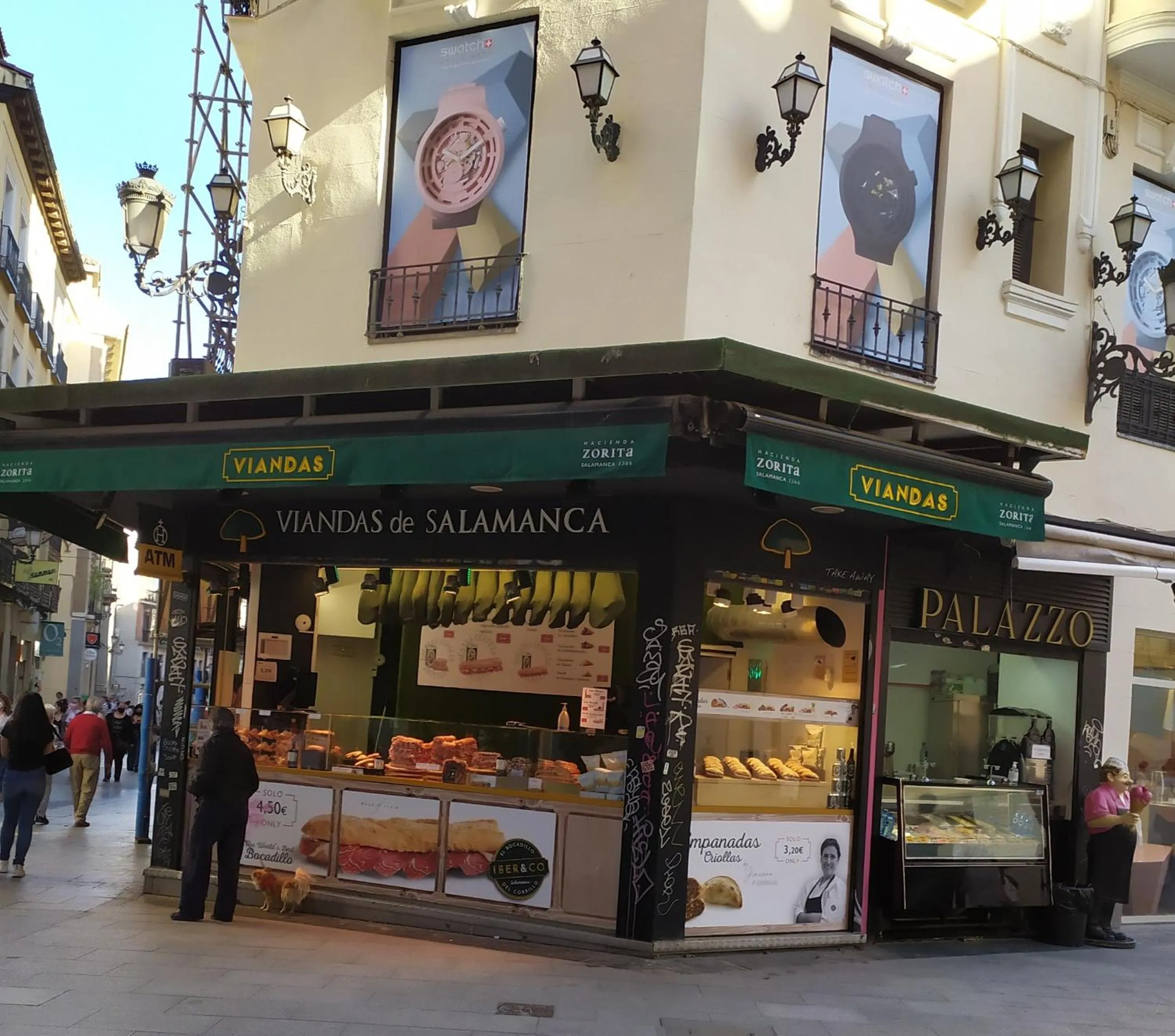 Shopping Area in Hostal Inn Madrid