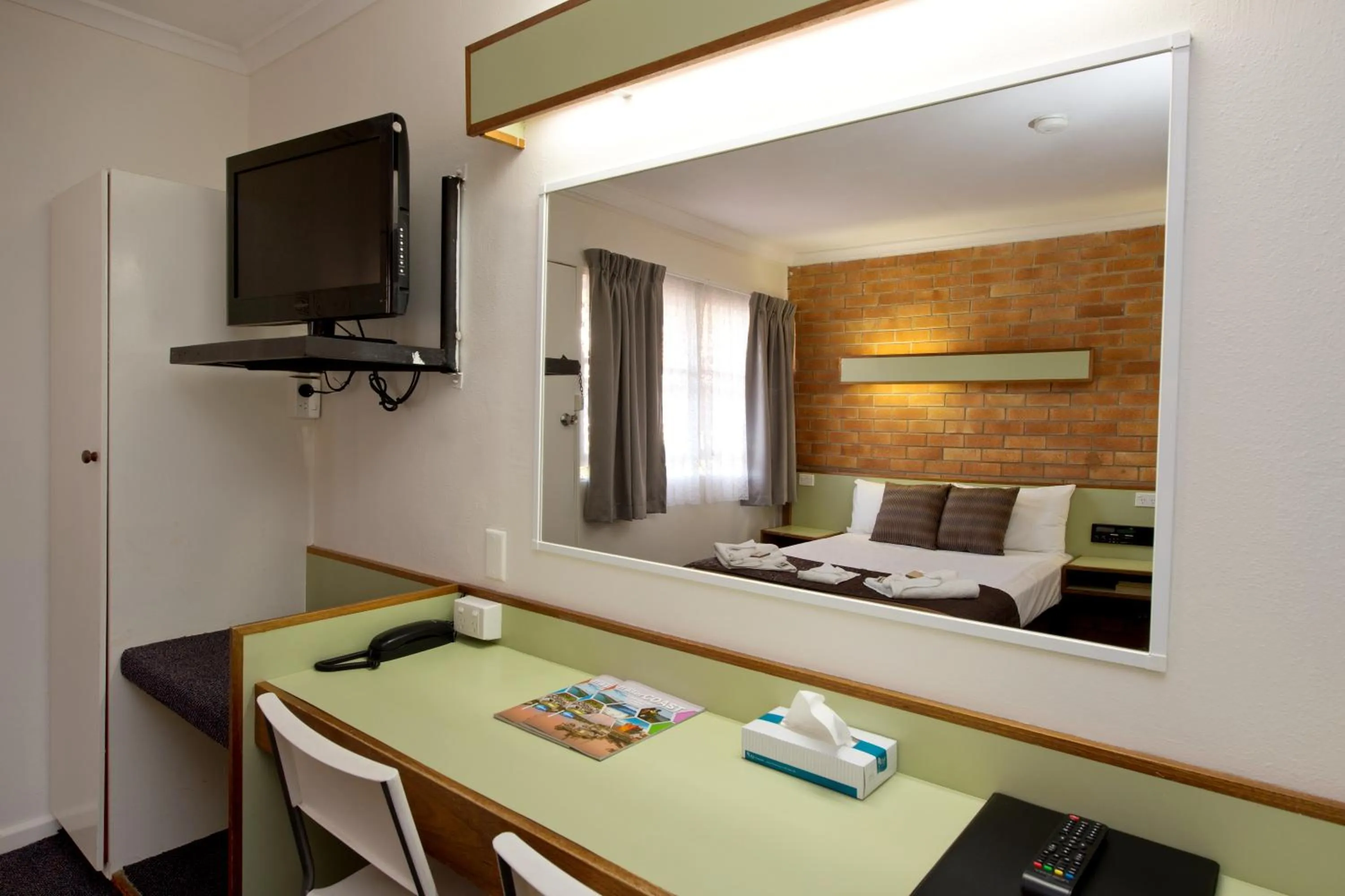 TV and multimedia, Bed in Mineral Sands Motel
