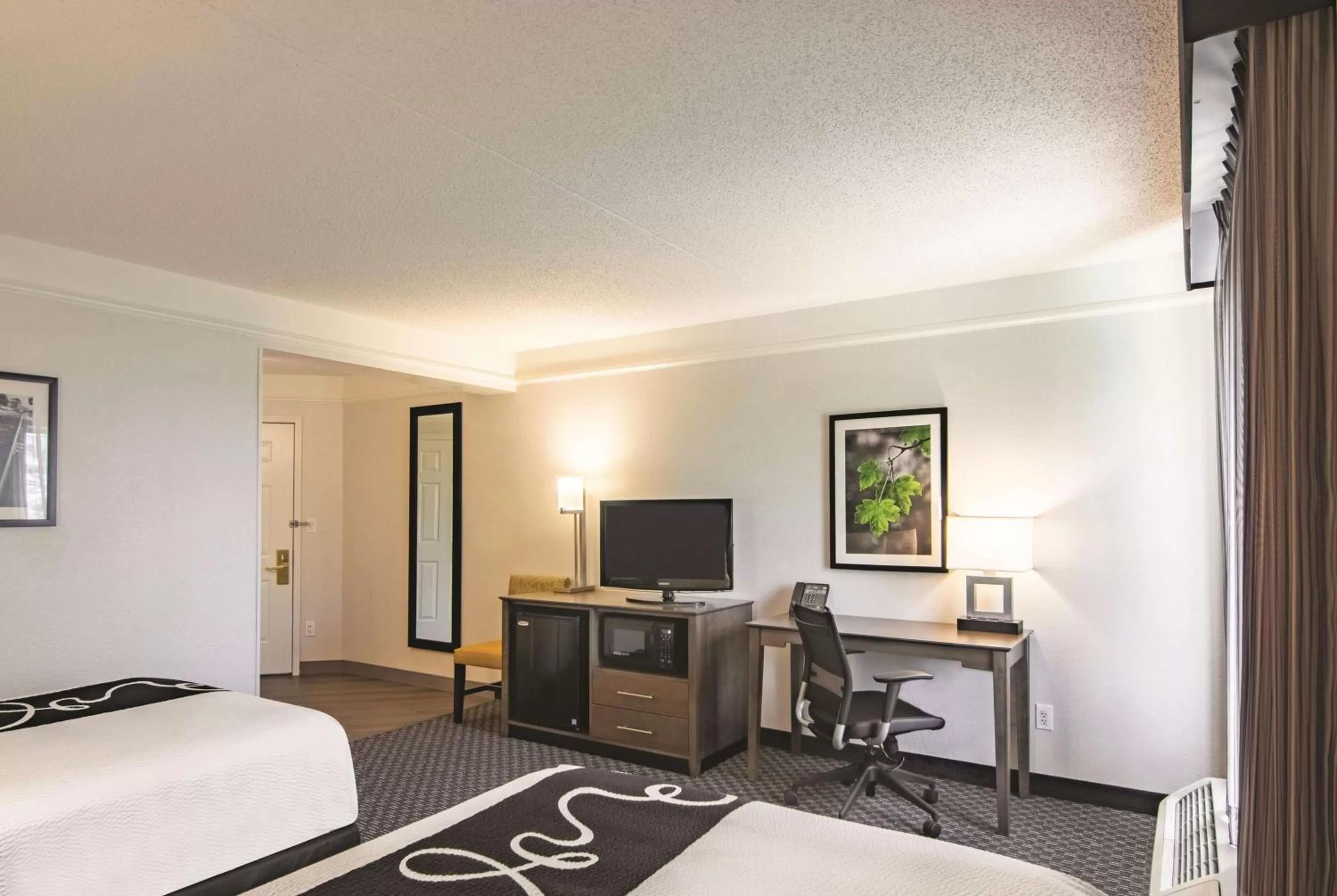 Photo of the whole room, Bed in La Quinta by Wyndham Oklahoma City Norman