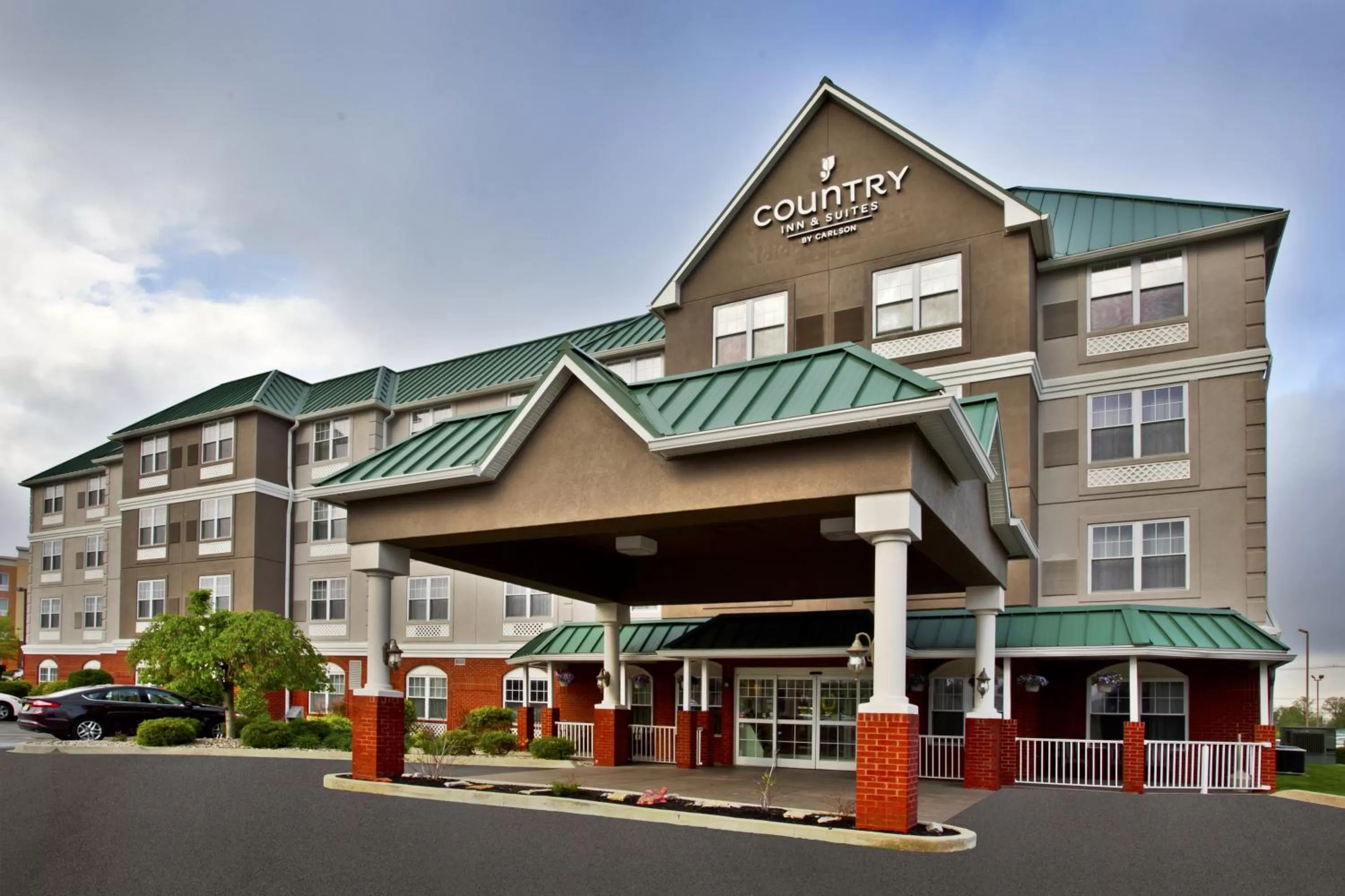 Facade/entrance in Country Inn & Suites by Radisson, Louisville East, KY
