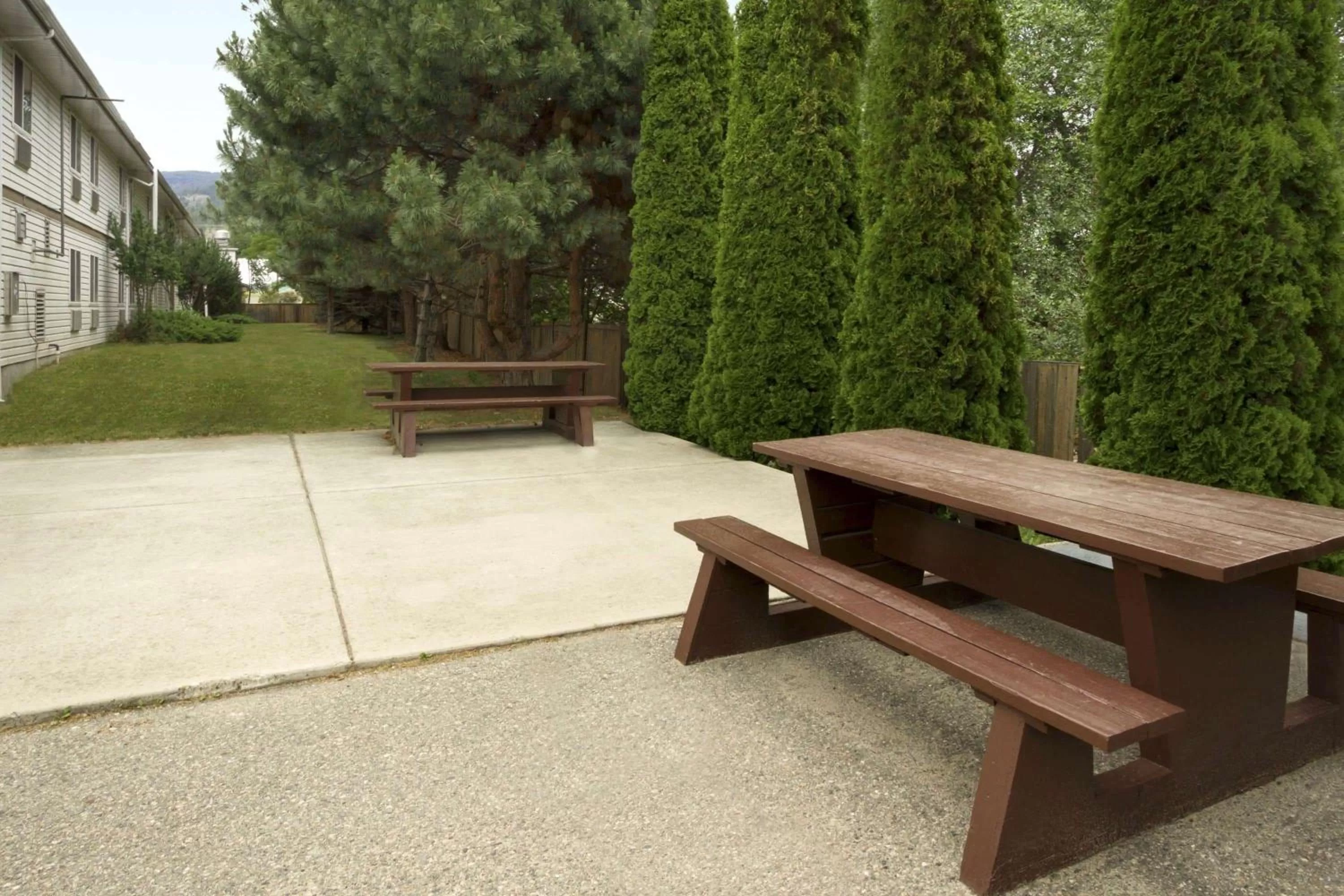 Property building in Super 8 by Wyndham West Kelowna BC