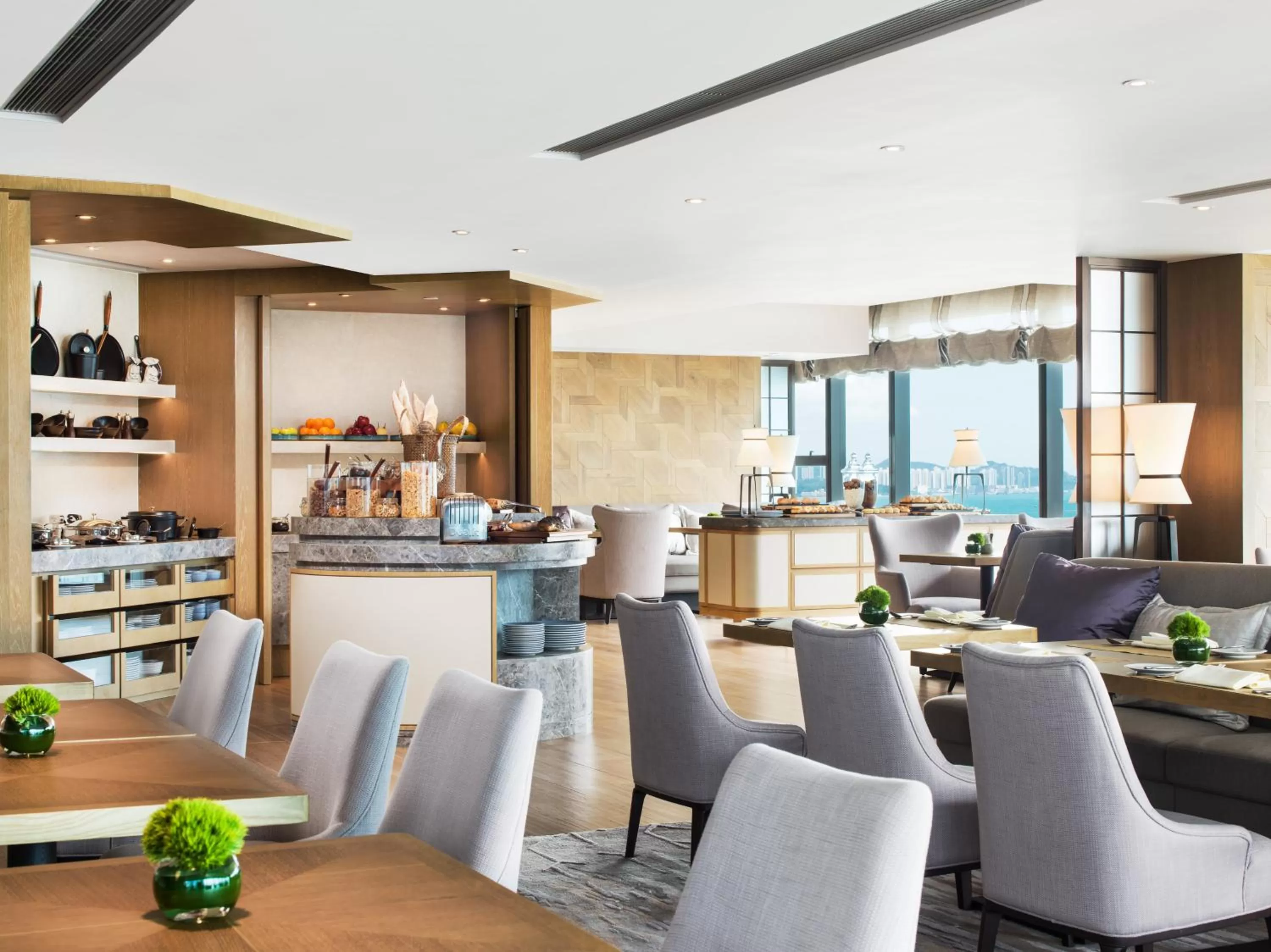 Lounge or bar in Kerry Hotel Hong Kong by Shangri-la