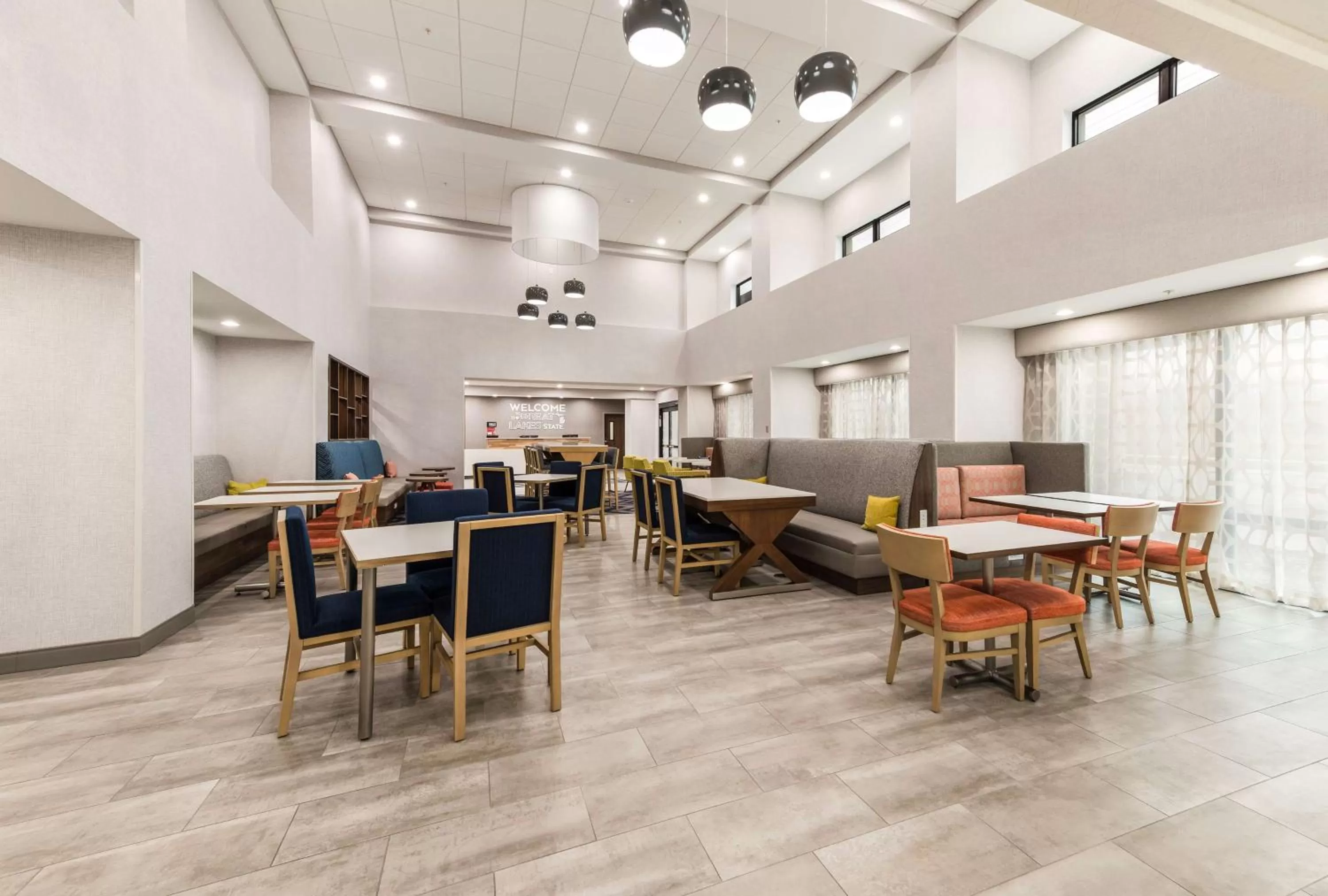 Breakfast in Hampton Inn & Suites Benton Harbor, MI