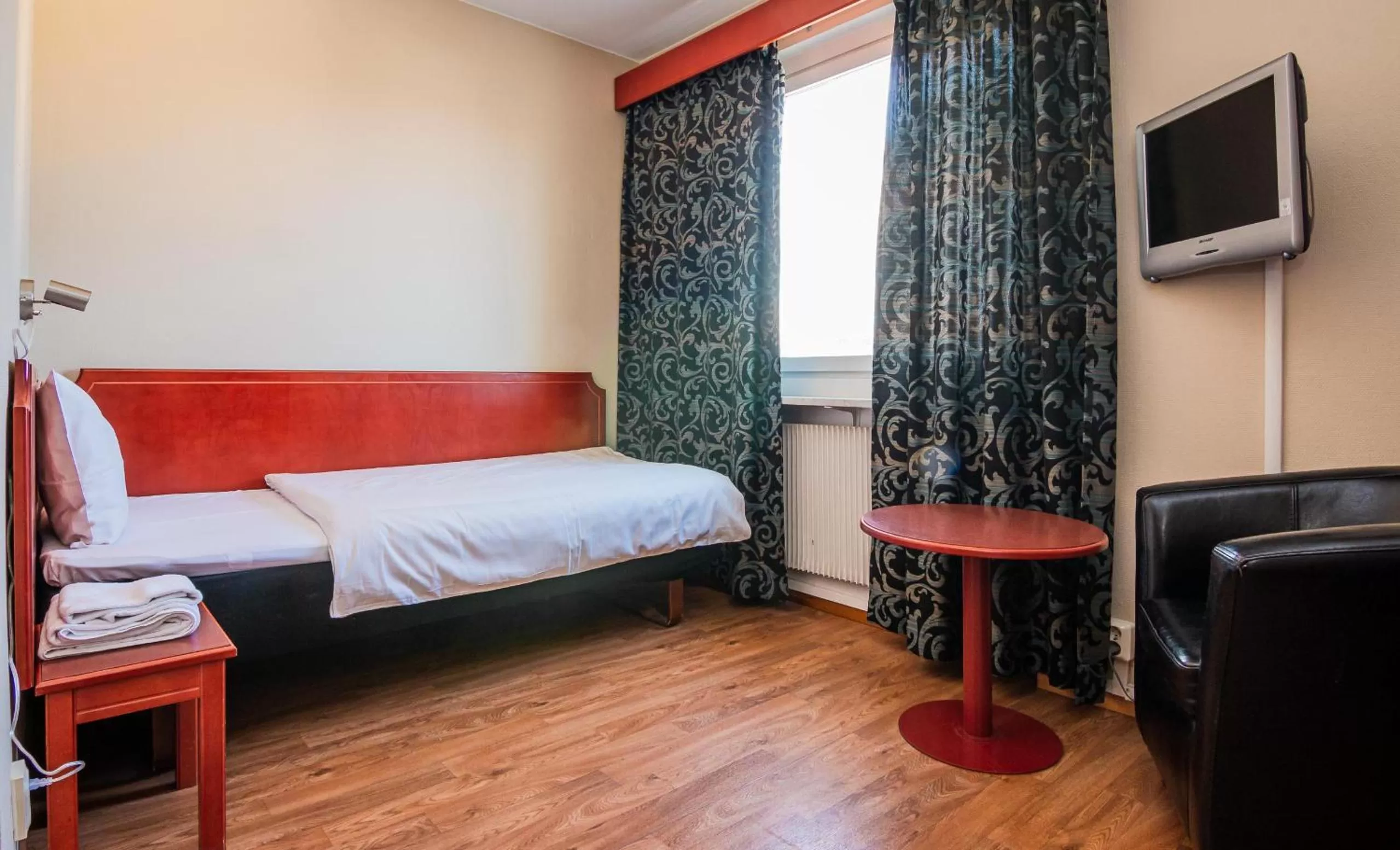 Communal lounge/ TV room, Bed in Skoogs City BnB