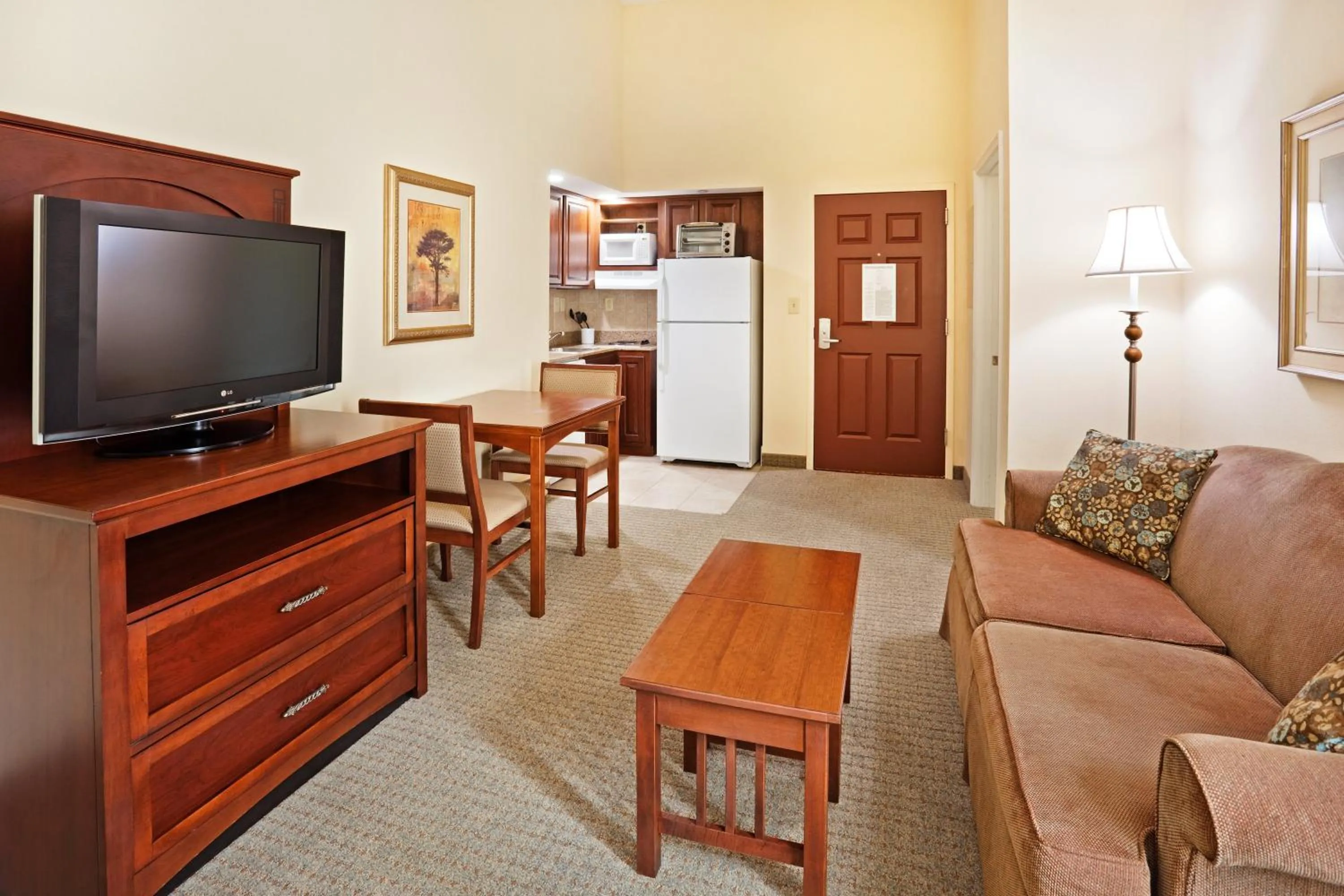 Photo of the whole room in Staybridge Suites-Knoxville Oak Ridge by IHG