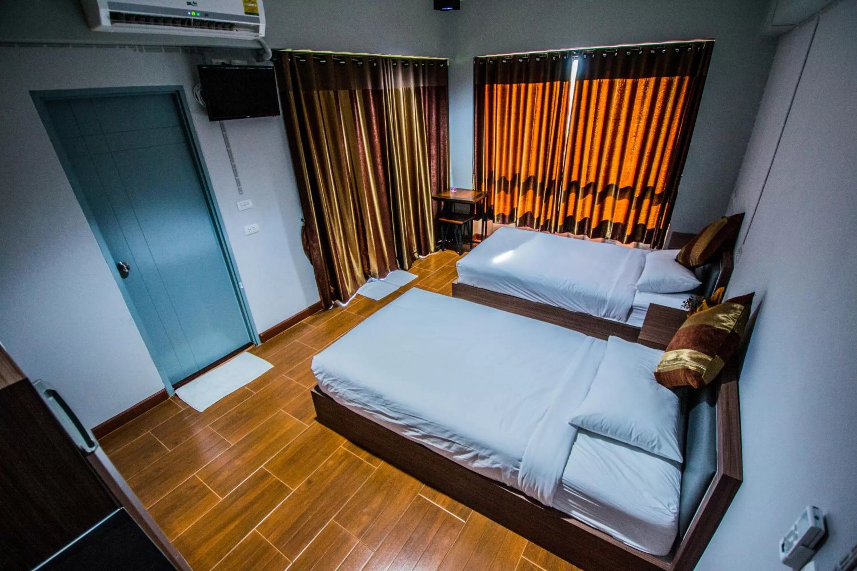 Bed in Na Siri Lake View