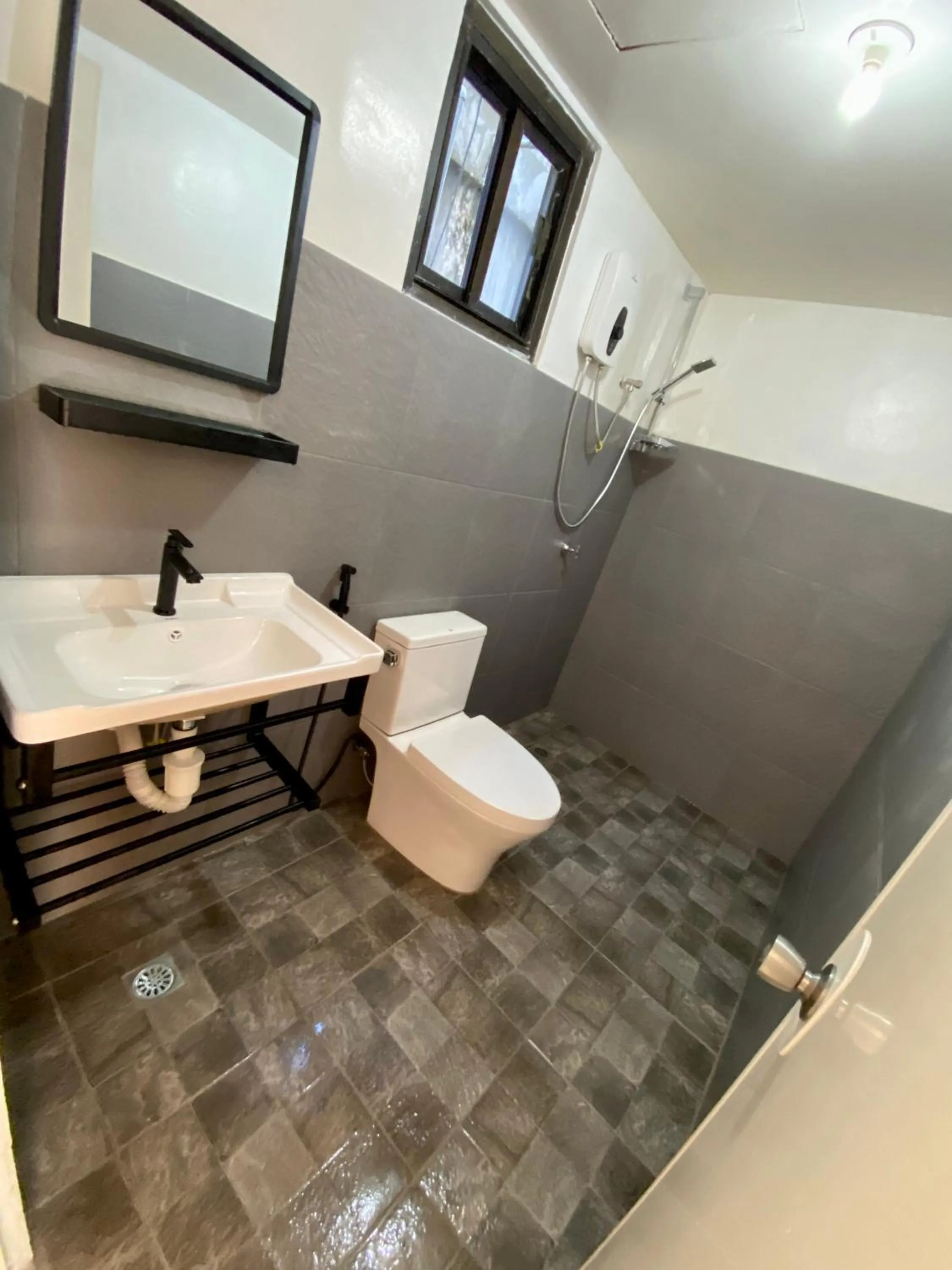 Toilet in Marion Roos Hotel