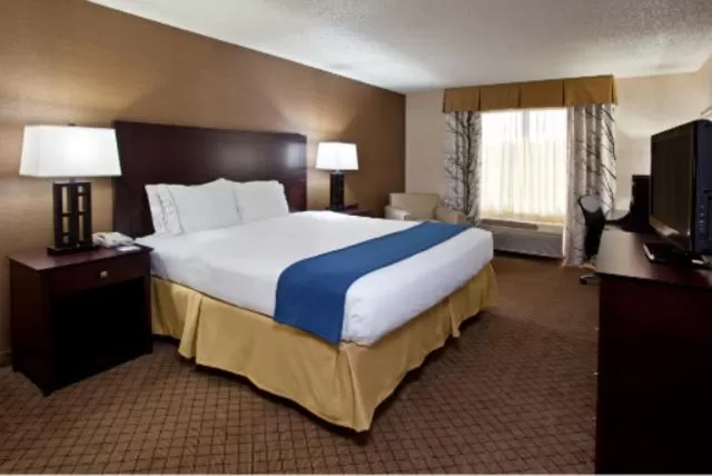 Holiday Inn Express Grove City - Premium Outlet Mall by IHG